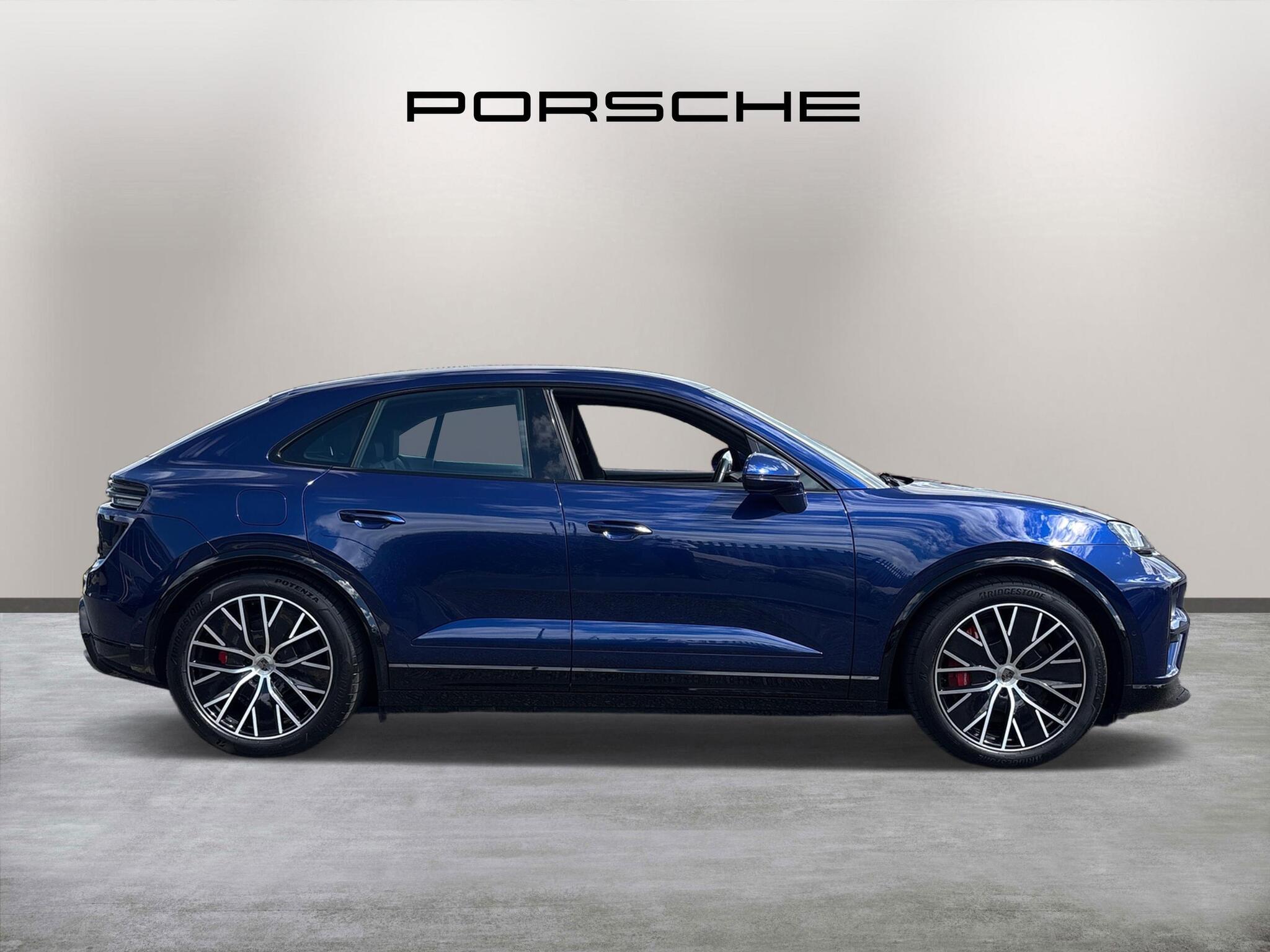 Porsche Macan view 8