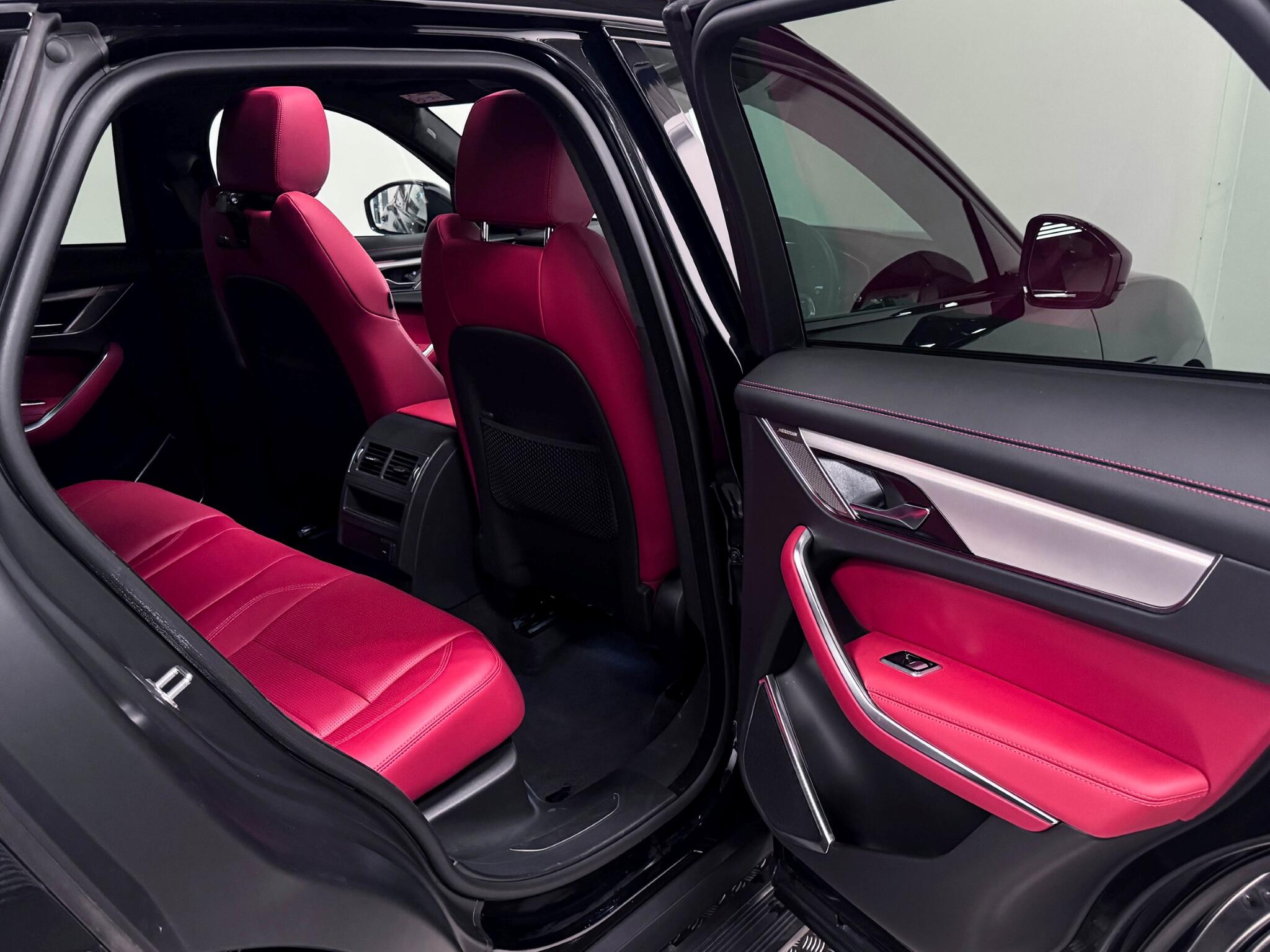 Jaguar F-Pace view 9