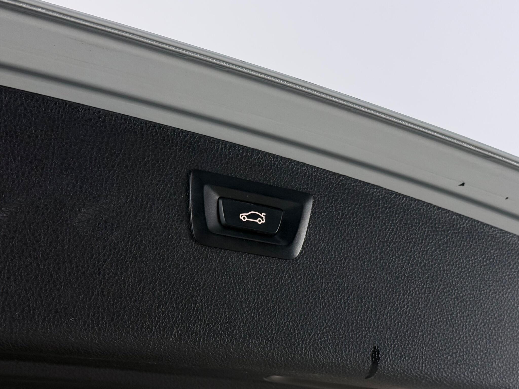 BMW 3 Series view 10