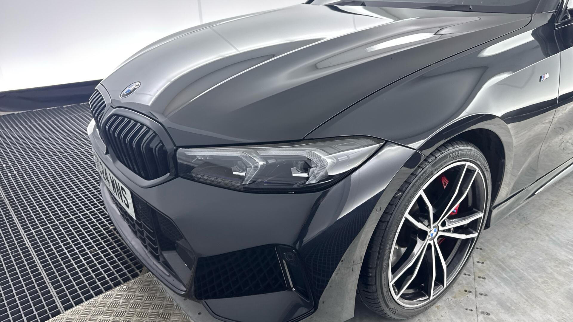 BMW 3 Series view 26