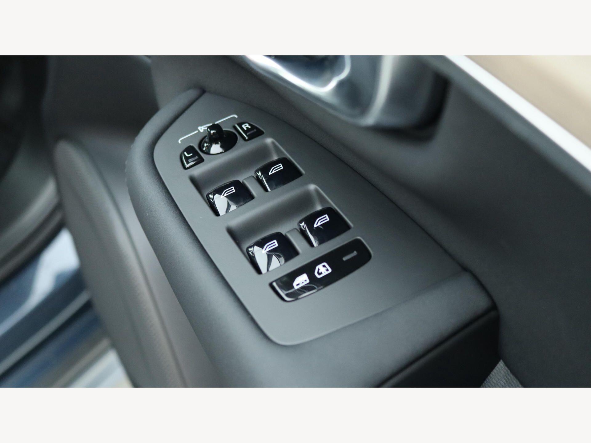 Volvo XC90 view 26