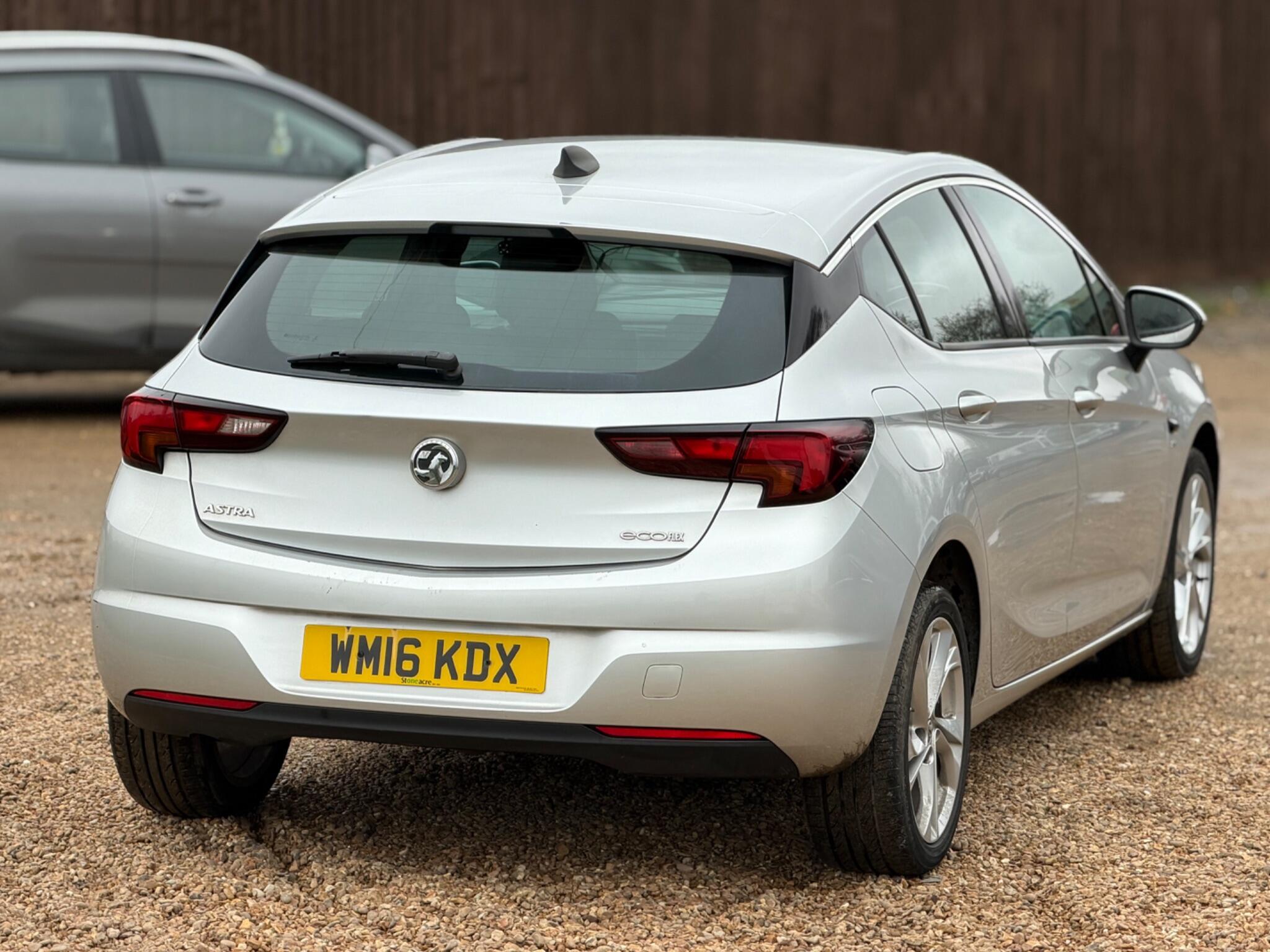 2016 Vauxhall Astra 1.0i Turbo ecoFLEX SRi Nav Euro 6 (s/s) 5dr image 12