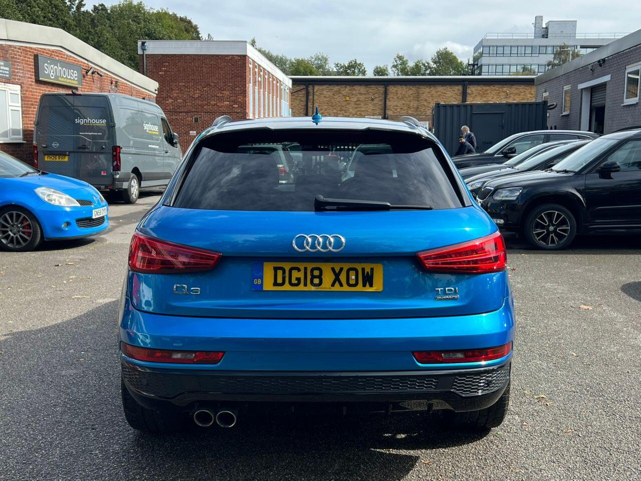 Audi Q3 view 11