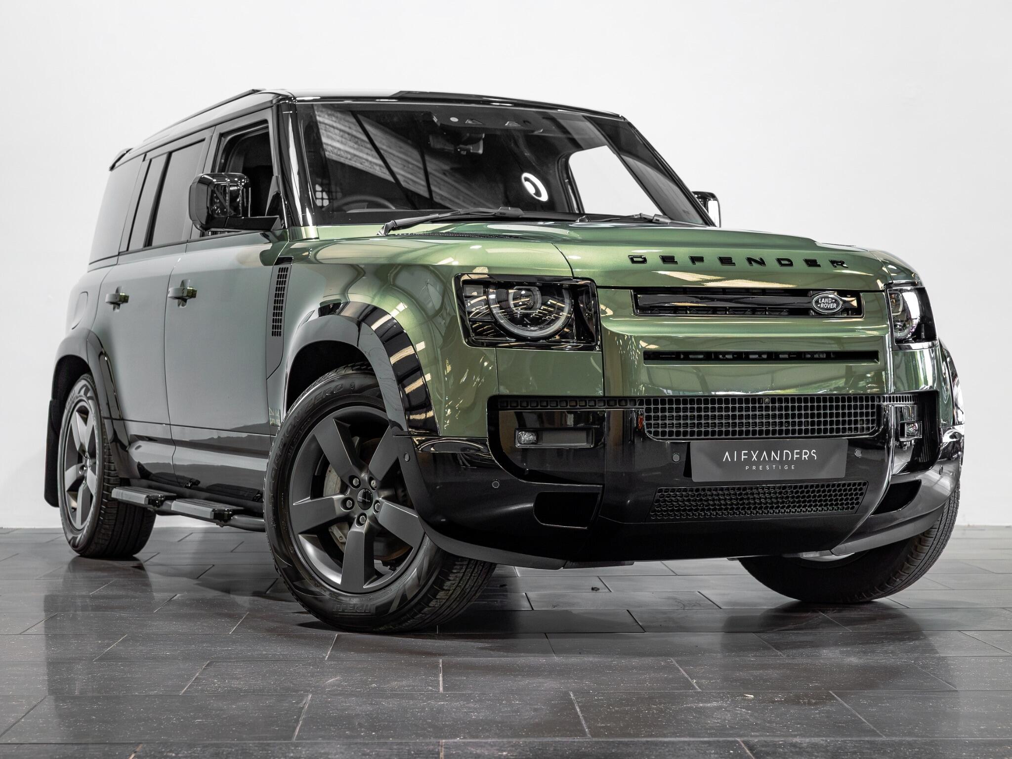 Land Rover Defender 110 view 6