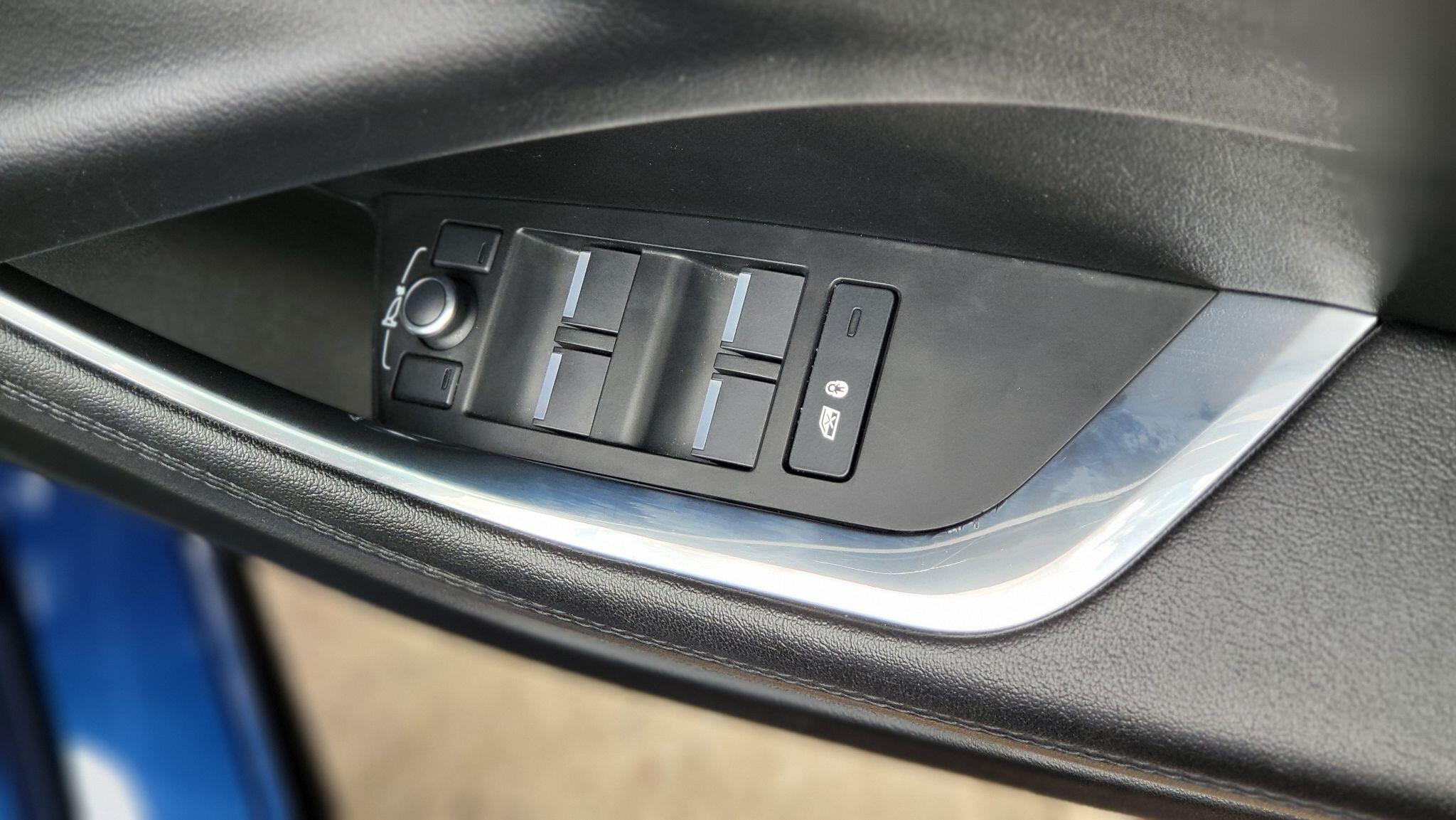 Jaguar Xe view 21