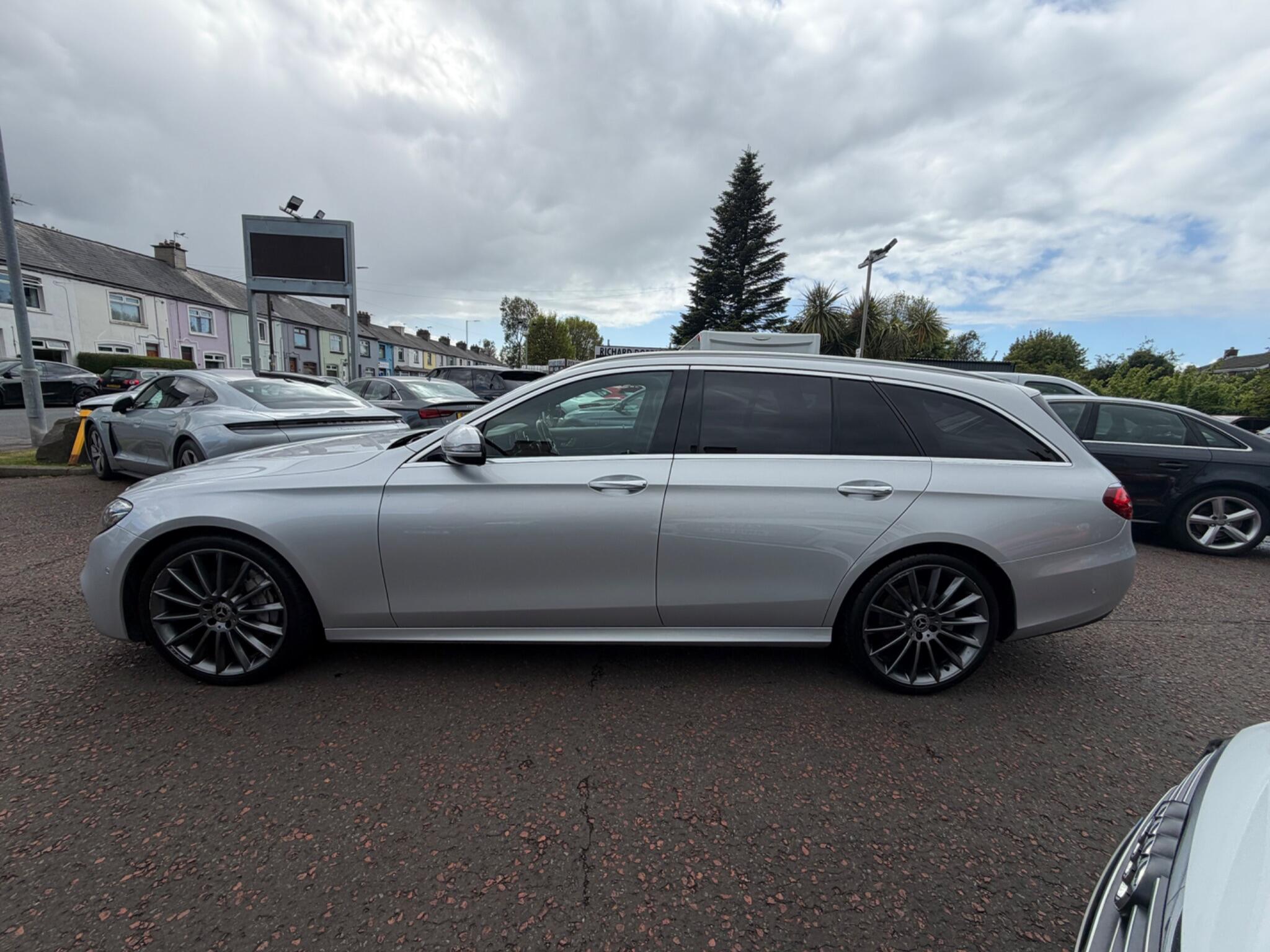 Mercedes-Benz E Class view 4