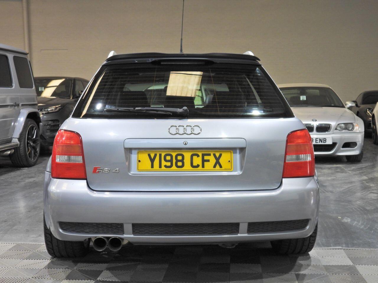 Audi RS4 view 45