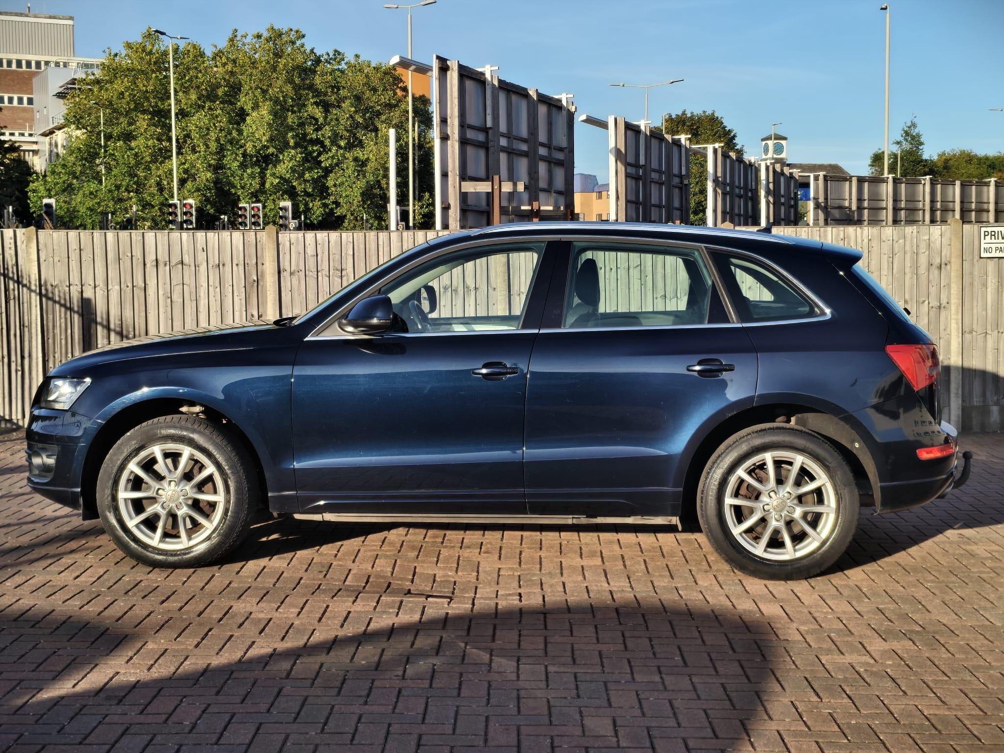 Audi Q5 view 8
