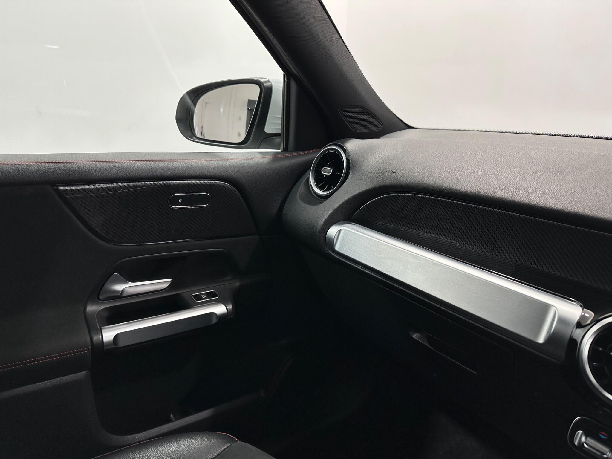 Mercedes-Benz GLB view 28