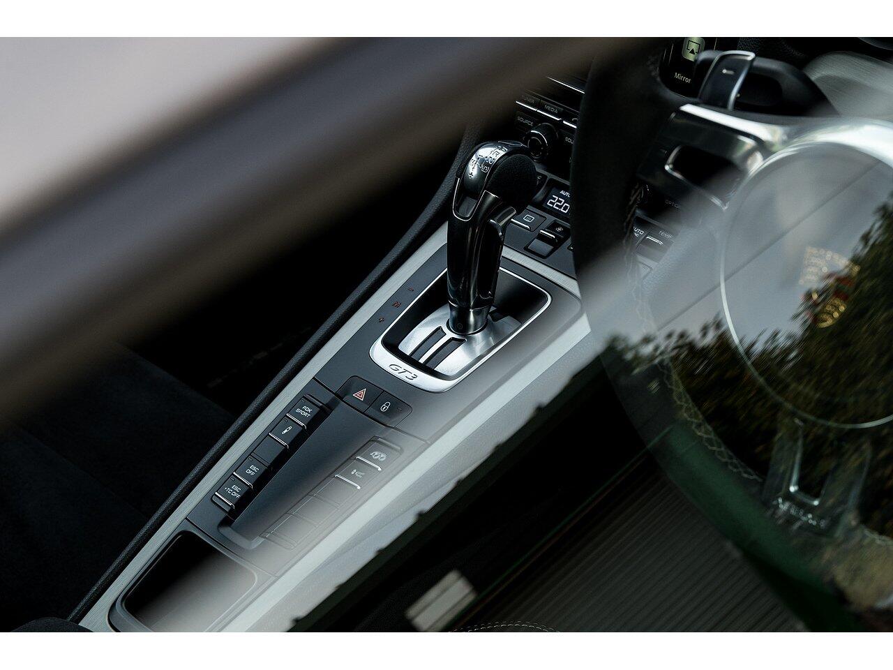 Porsche 911 view 33