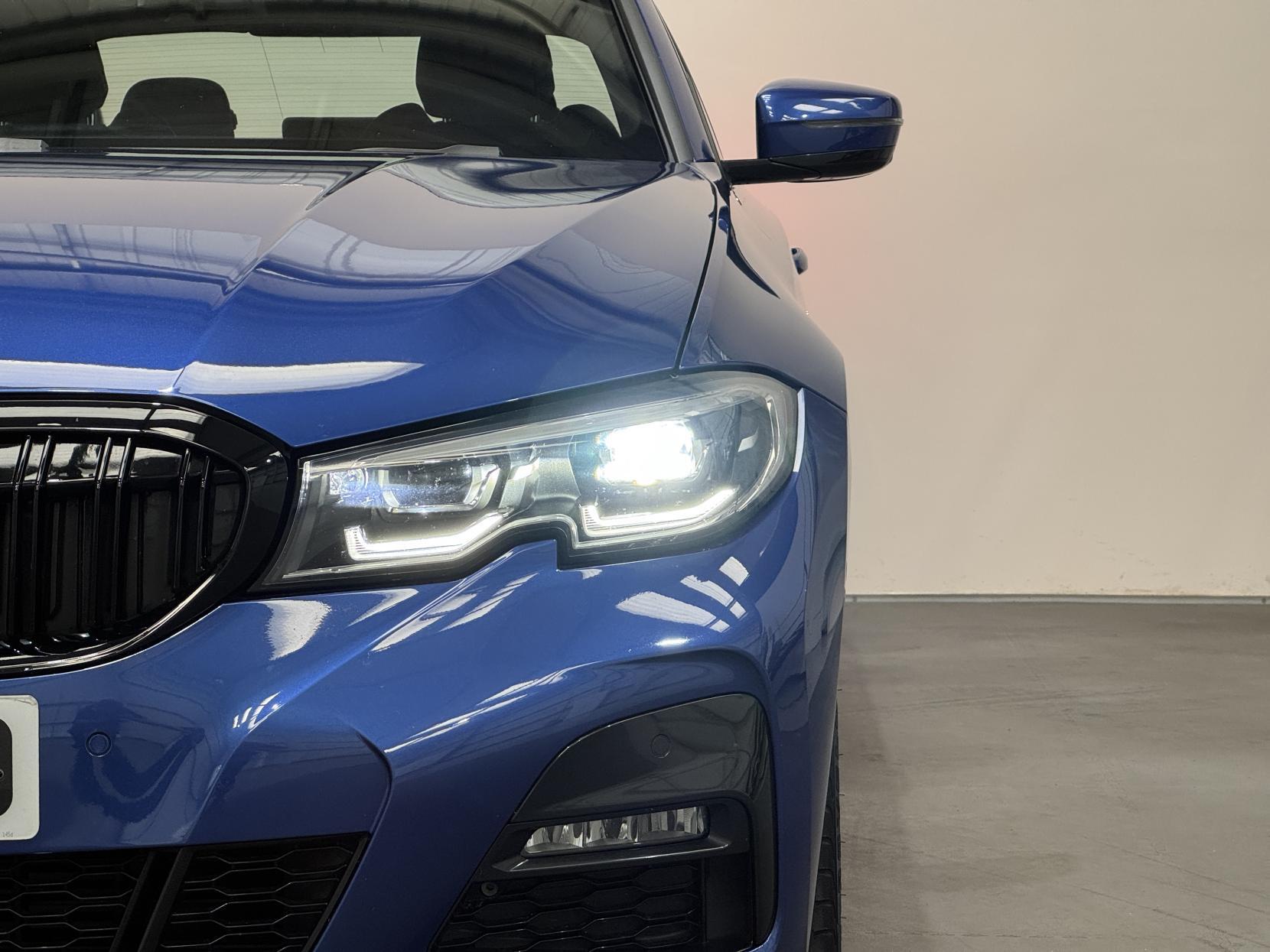 BMW 3 Series view 4