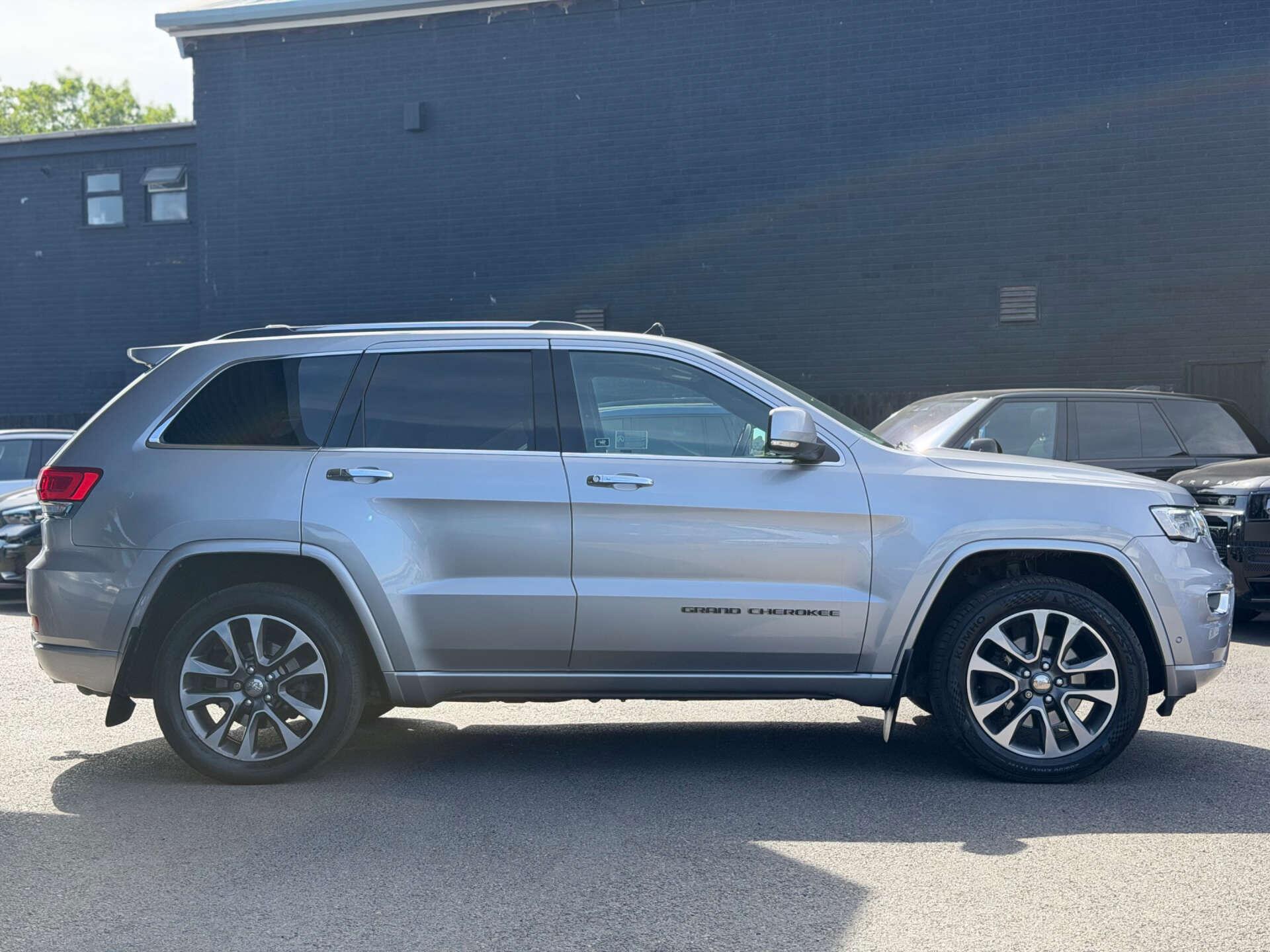 Jeep Grand Cherokee view 9