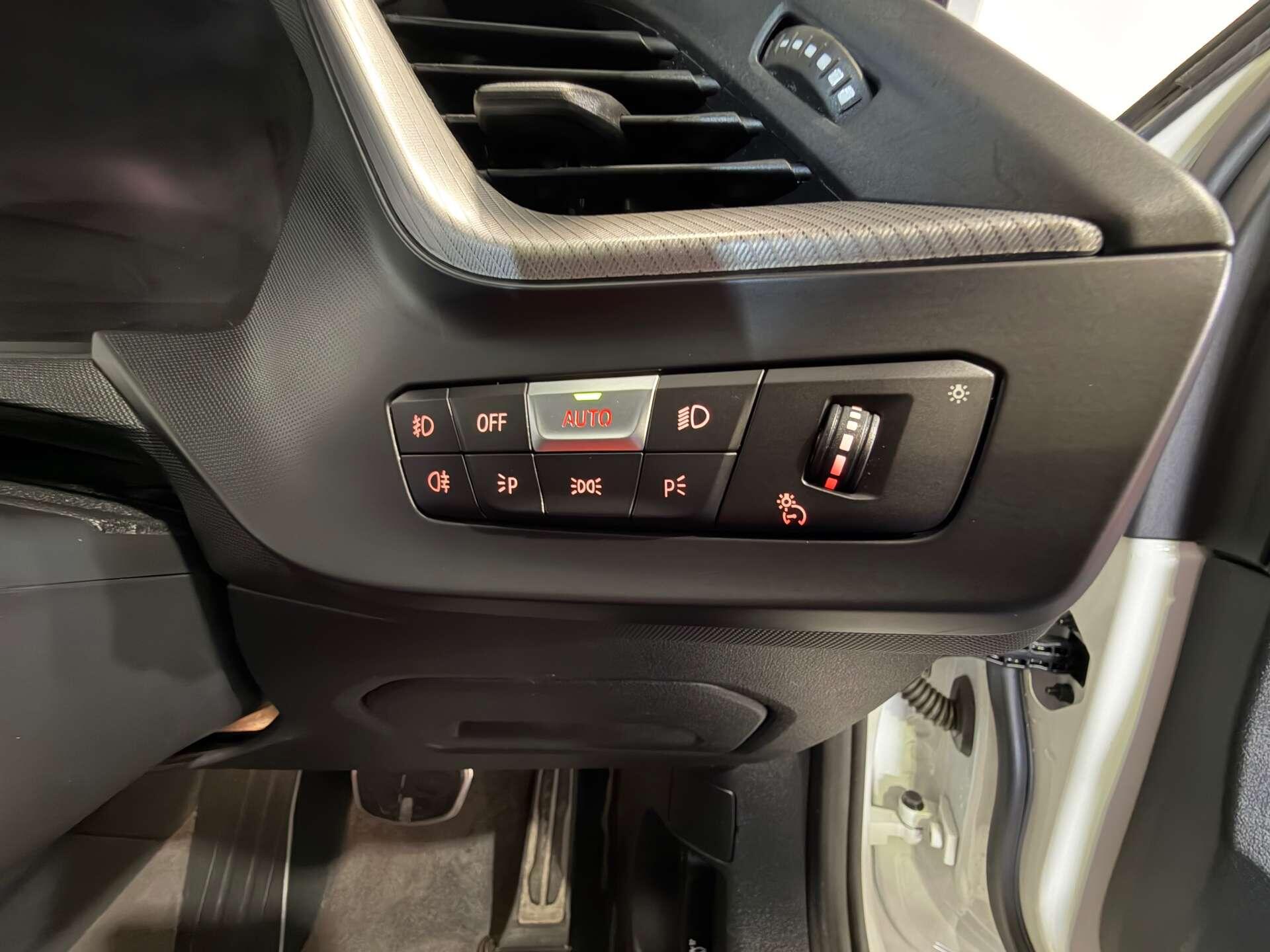 BMW 1 Series view 24