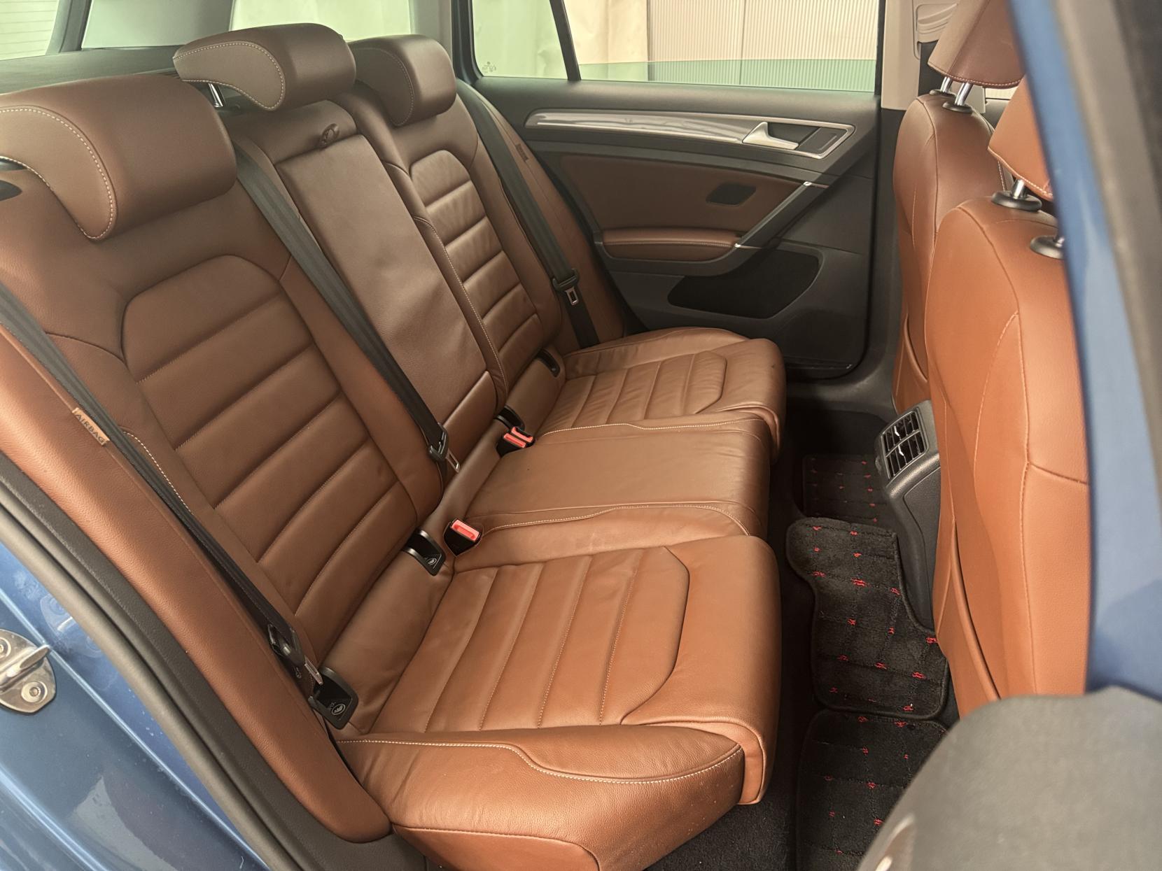 Volkswagen Golf view 58