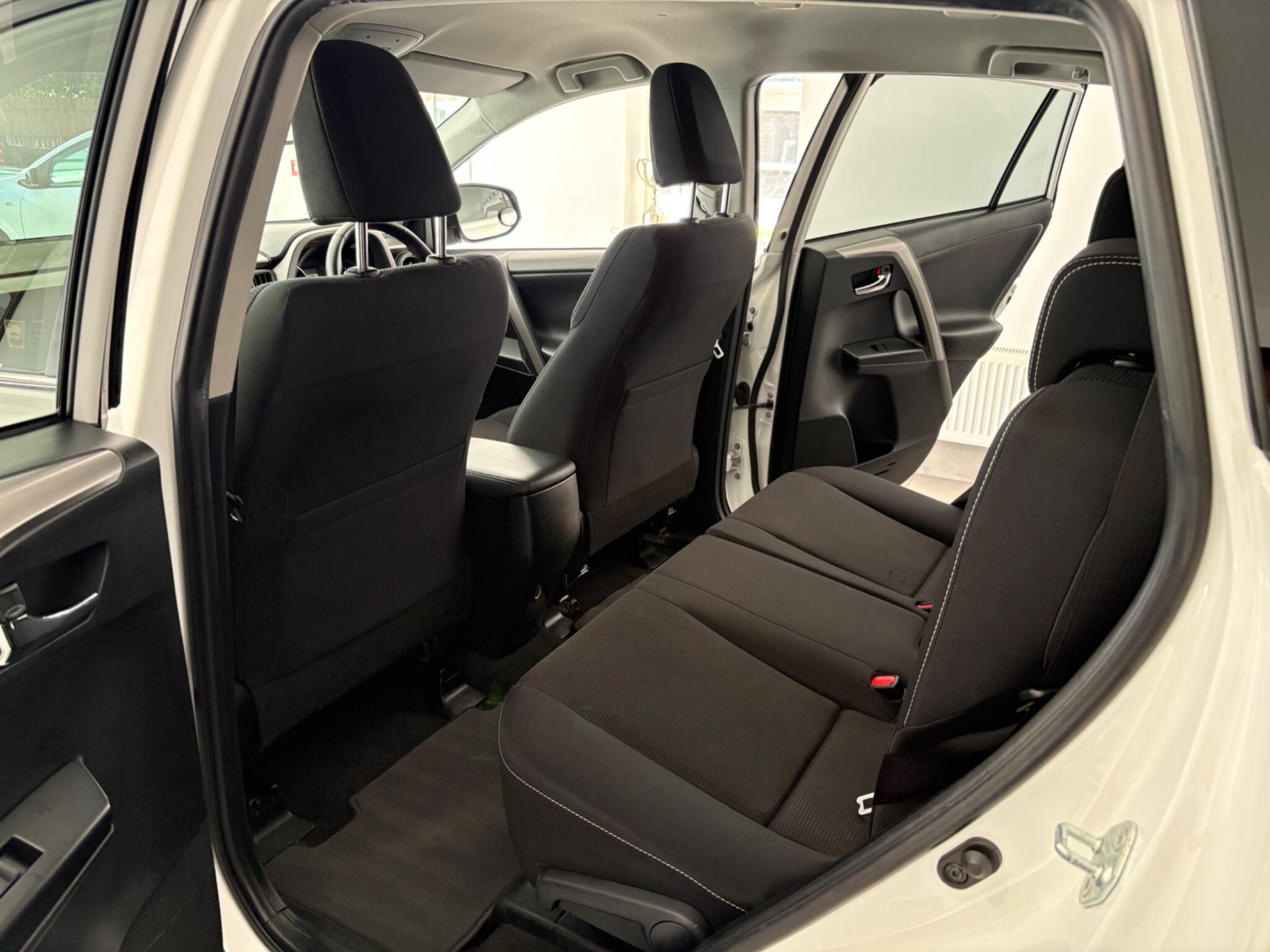 Toyota RAV4 view 17