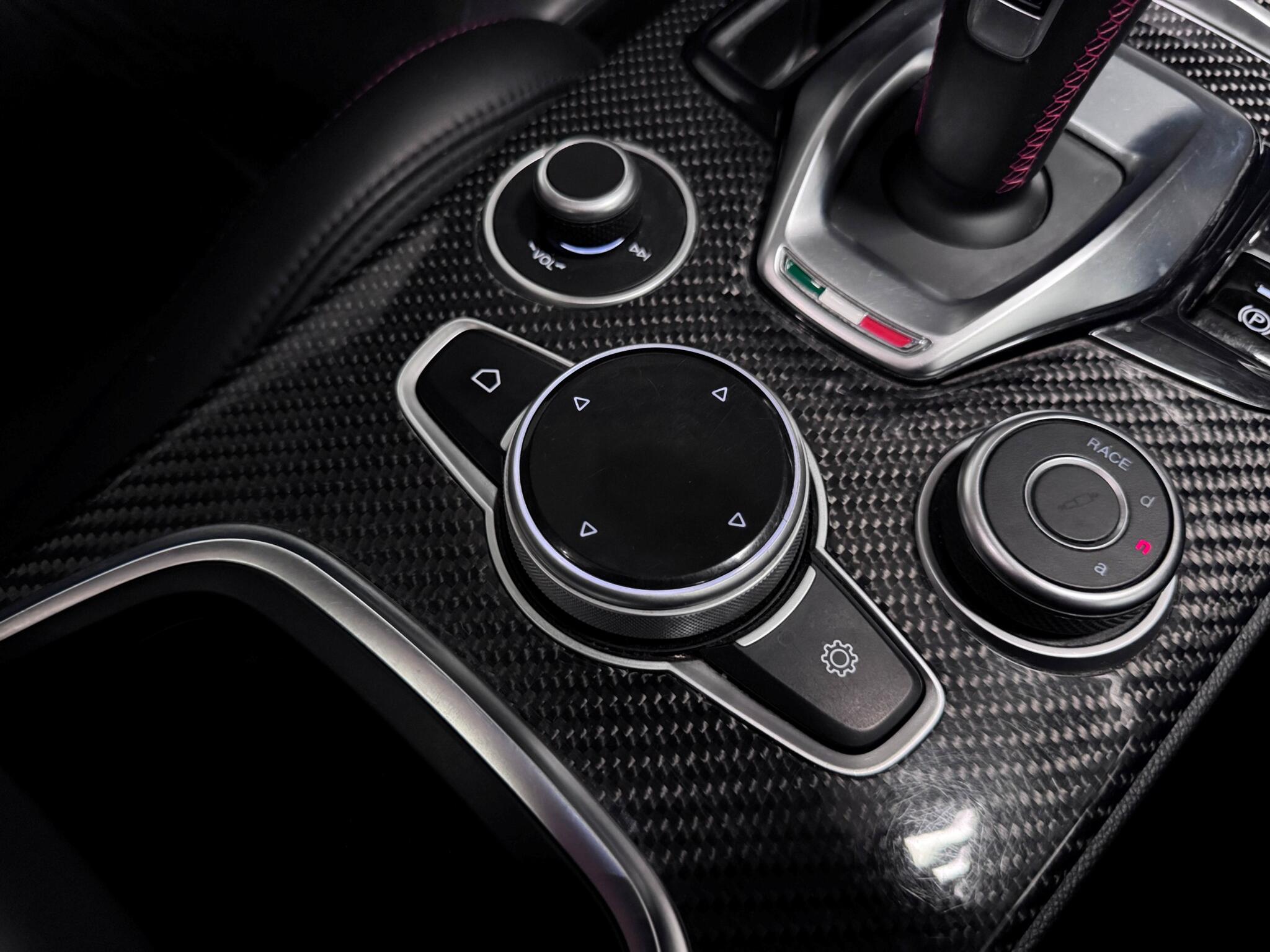 Alfa Romeo Stelvio view 37