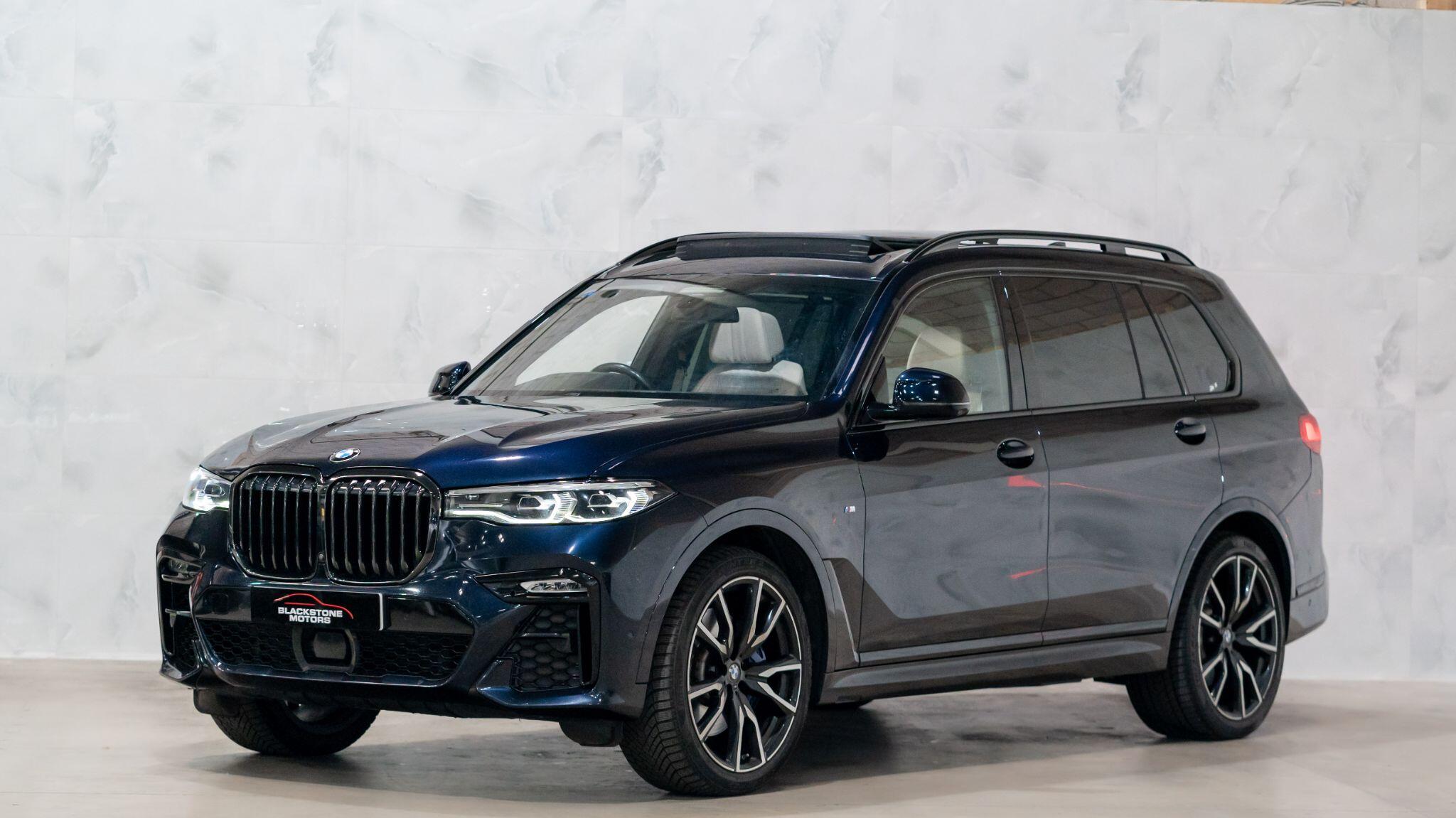 BMW X7 view 4