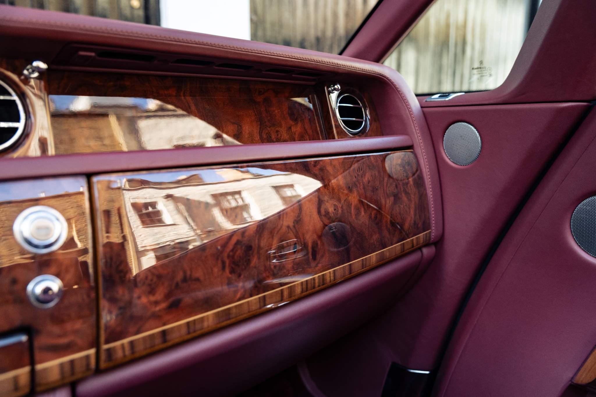 Rolls-Royce Phantom view 28