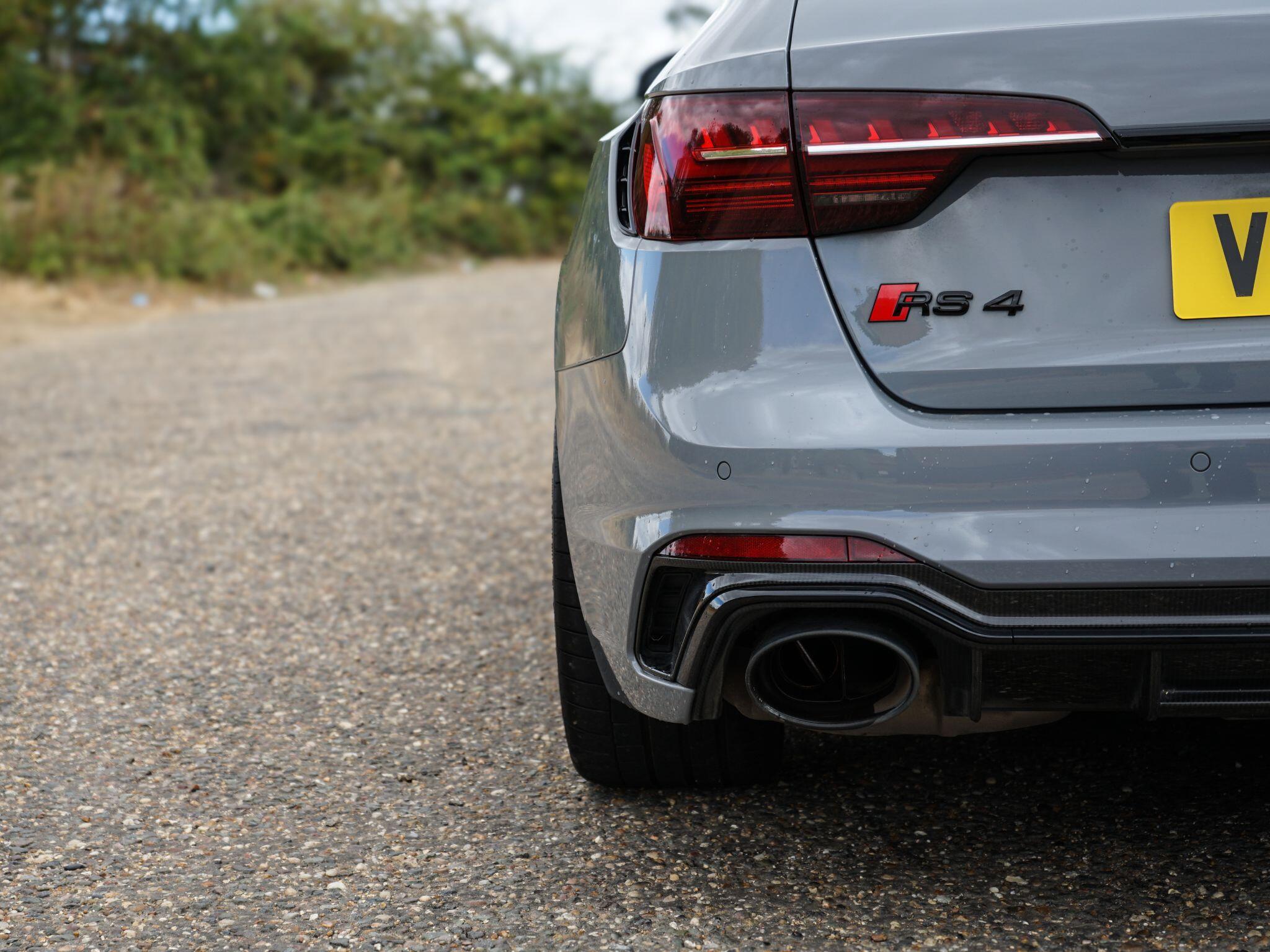 Audi RS4 Avant view 12