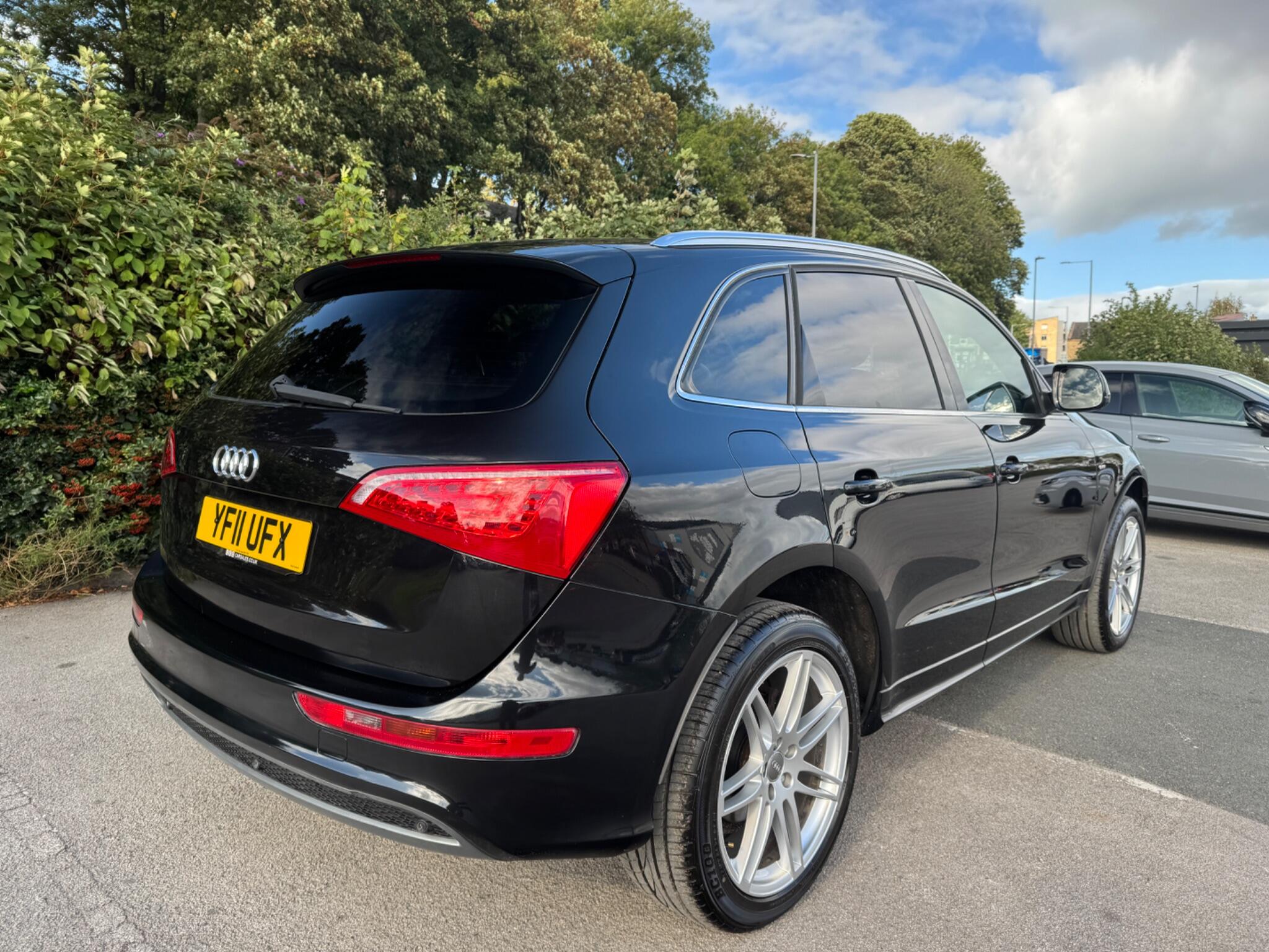 Audi Q5 view 4