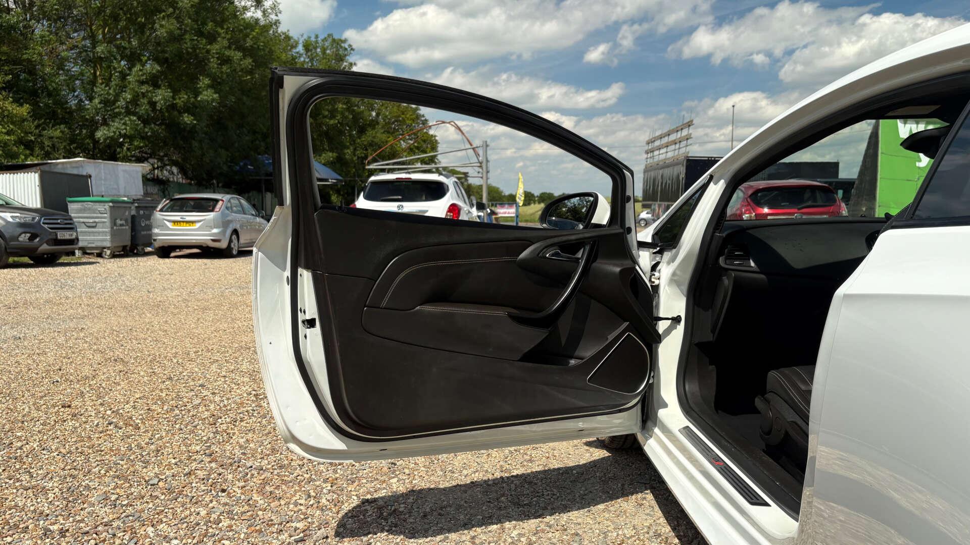 Vauxhall Astra GTC view 31