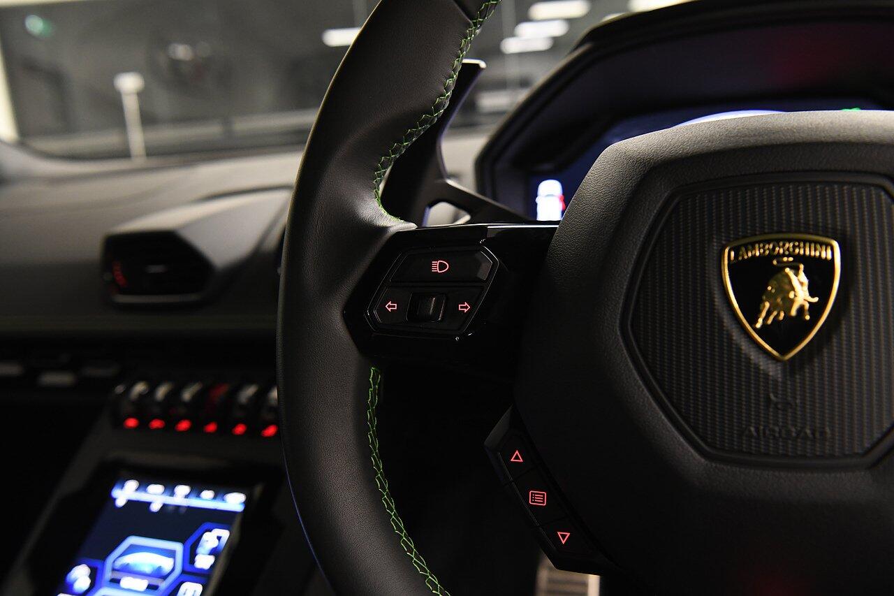 Lamborghini Huracan view 19
