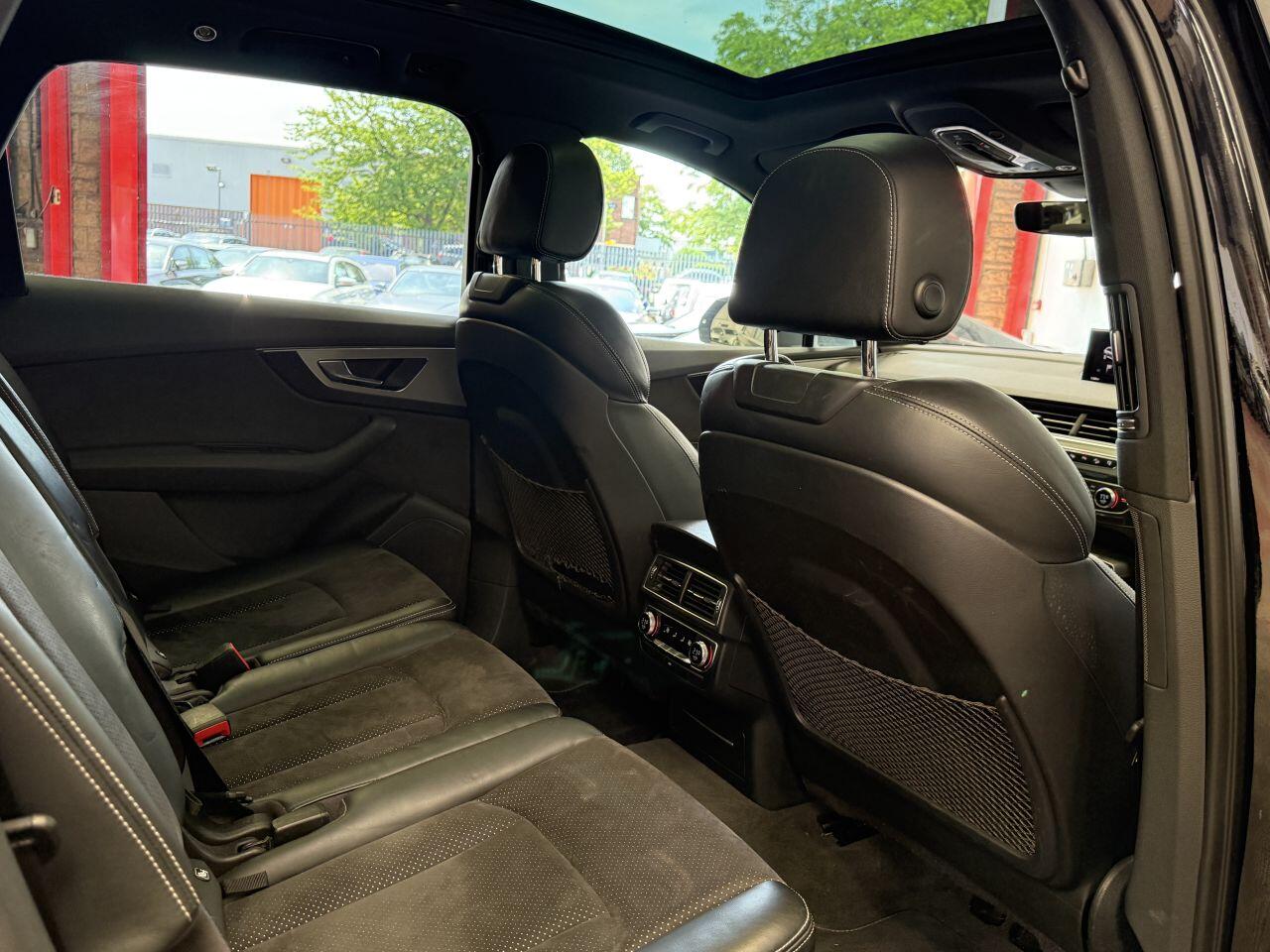 Audi Q7 view 70