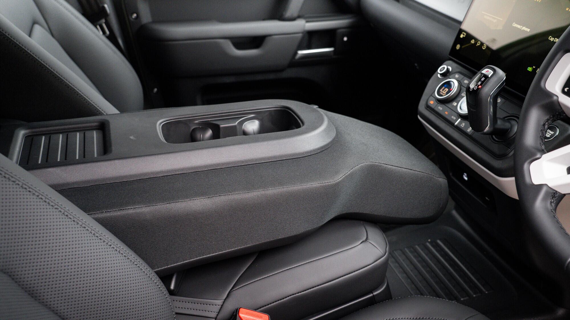 Land Rover Defender view 9