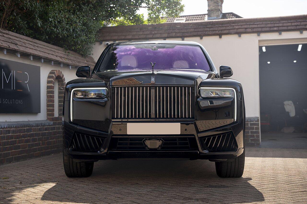 Rolls-Royce Cullinan view 2