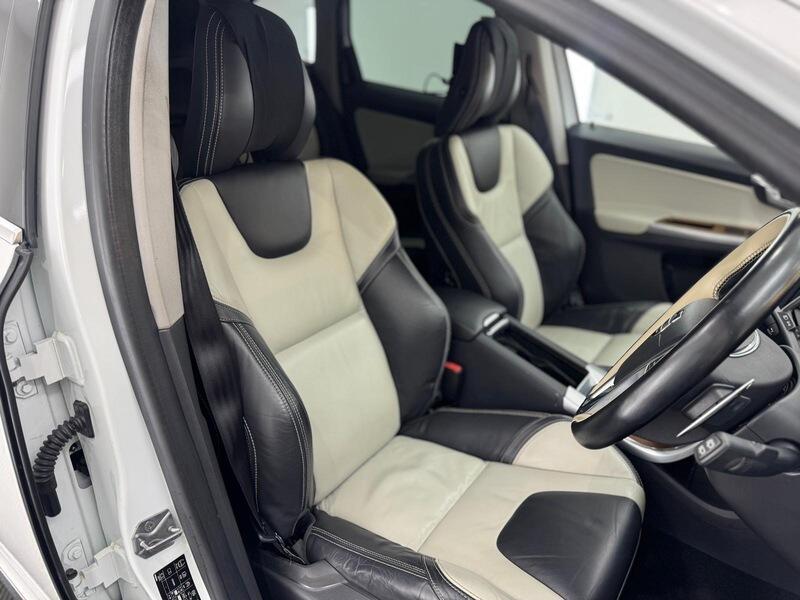 2014 Volvo XC60 3.0 T6 SE Lux Nav Estate 5dr Petrol Geartronic AWD Euro 5 (304 ps) • 40,000 miles image 23