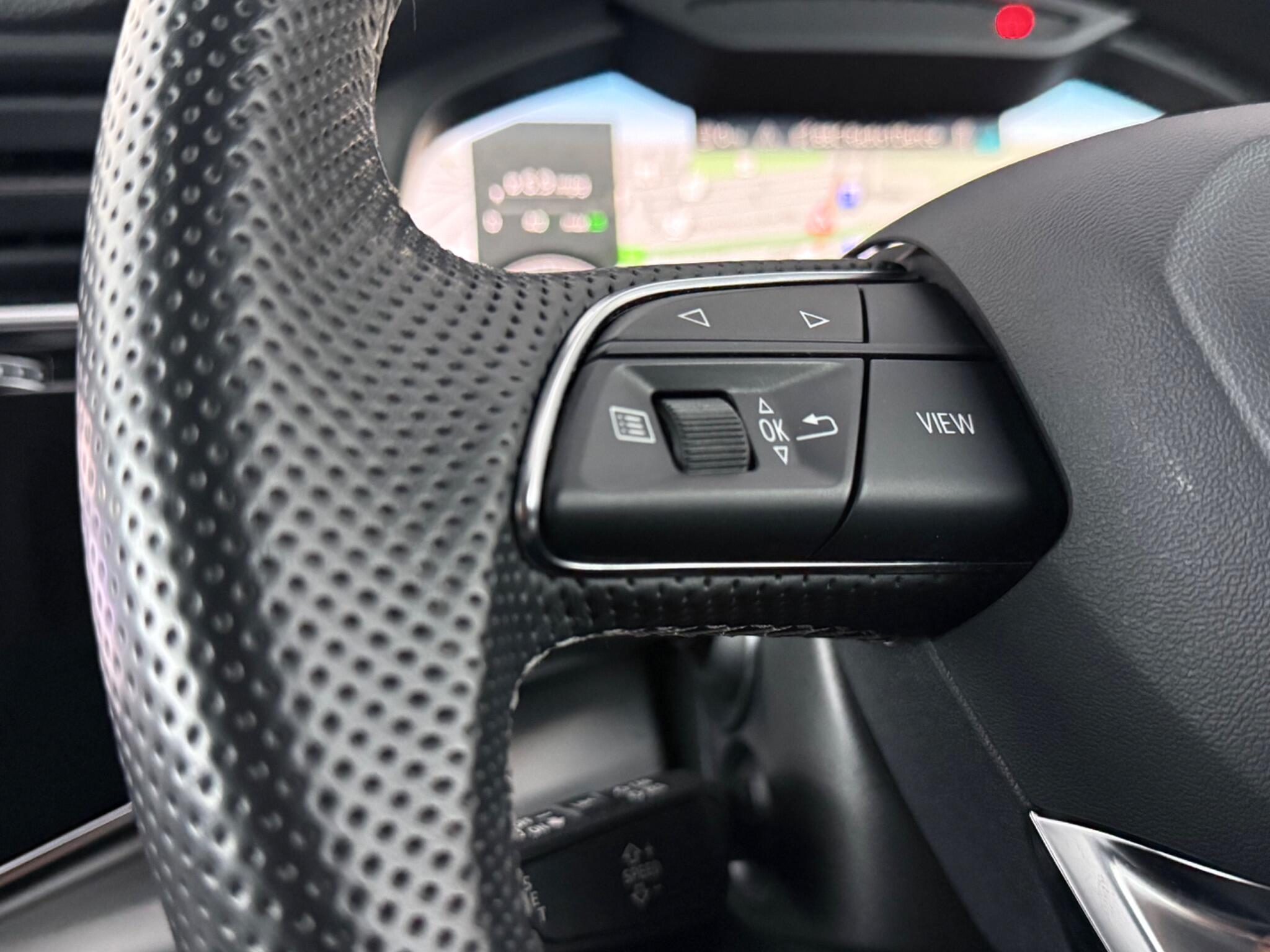 Audi Q8 view 15