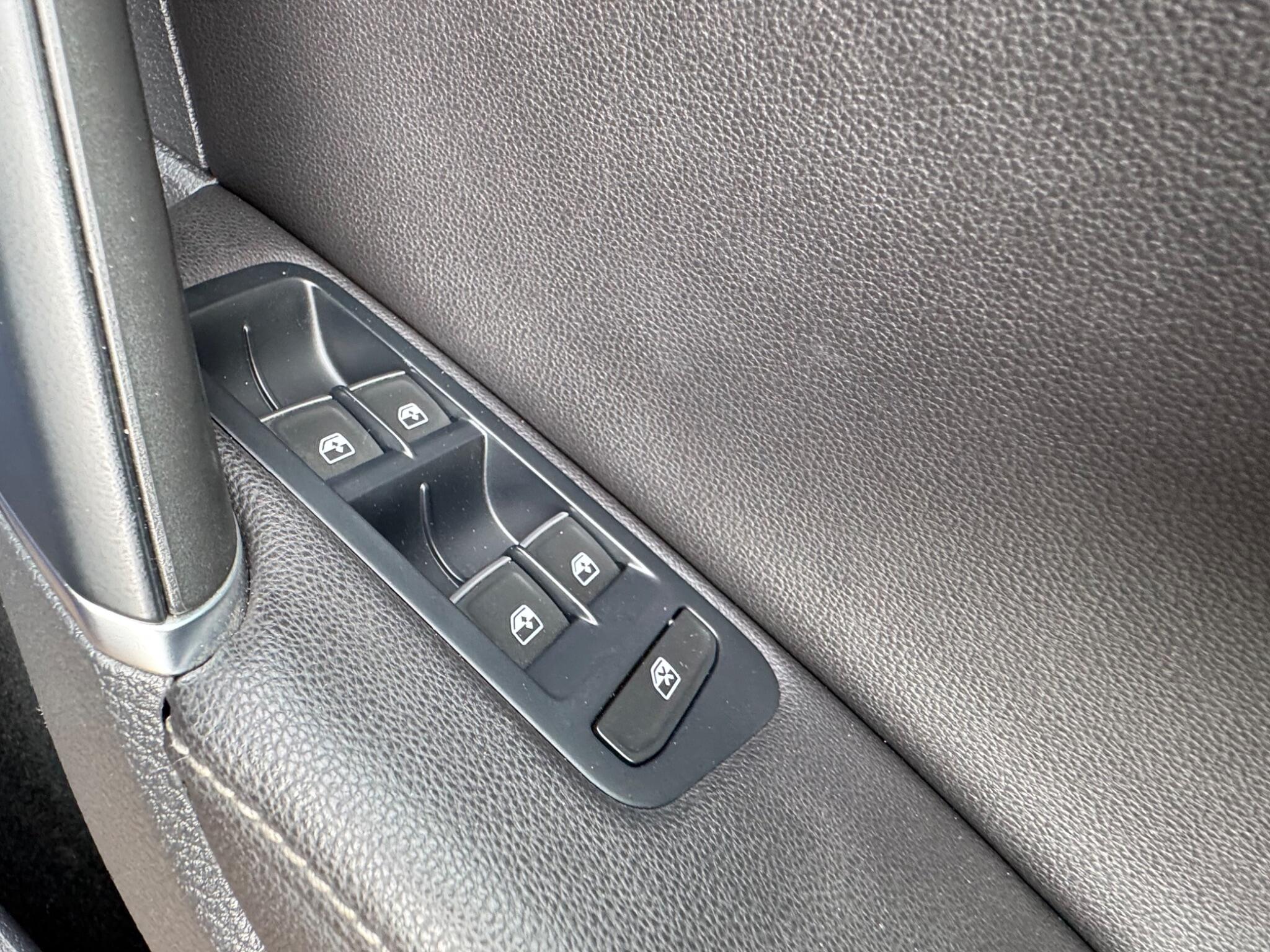 Volkswagen Golf view 14