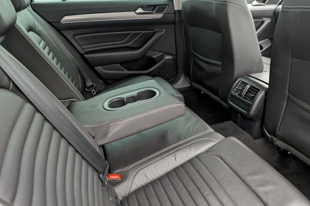 Volkswagen Passat view 18