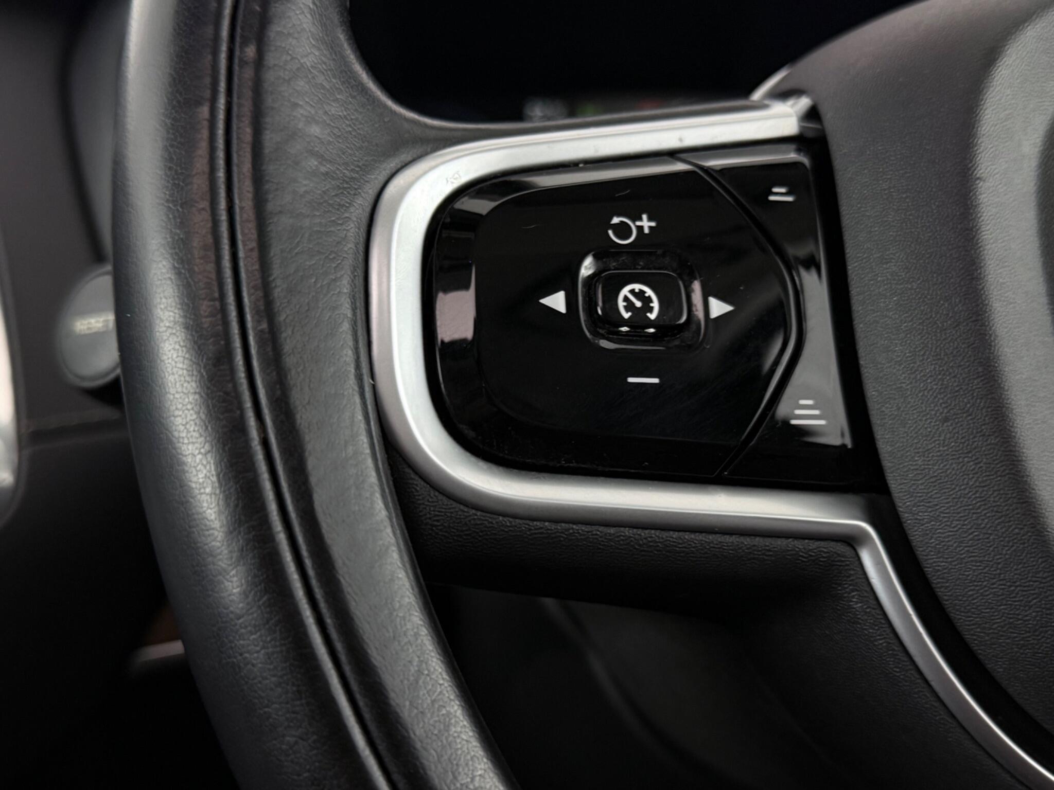 Volvo XC90 view 13