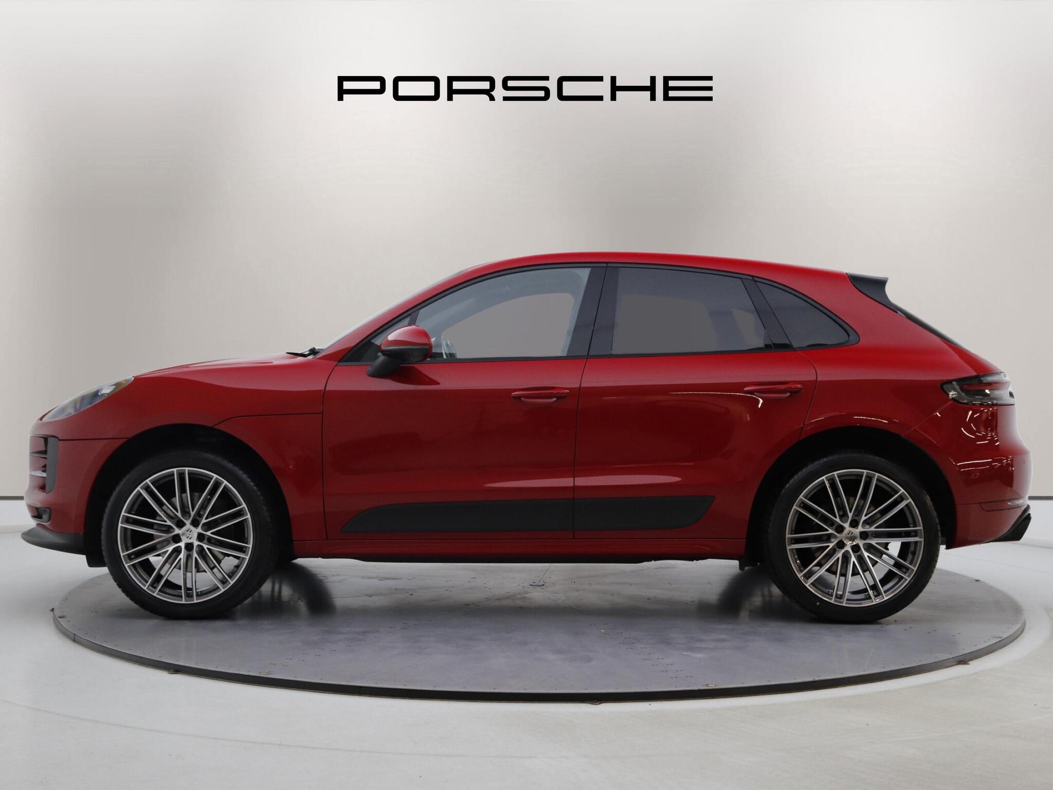 Porsche Macan view 4