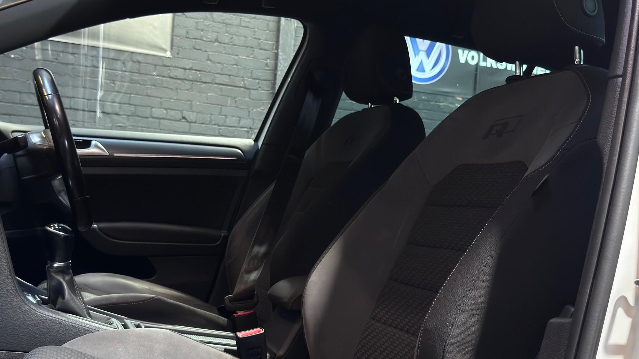 Volkswagen Golf view 11