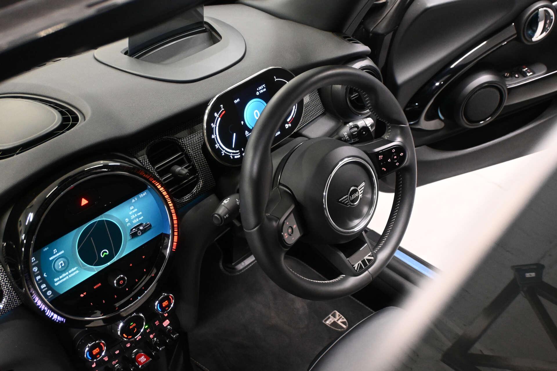 Mini Hatch view 4