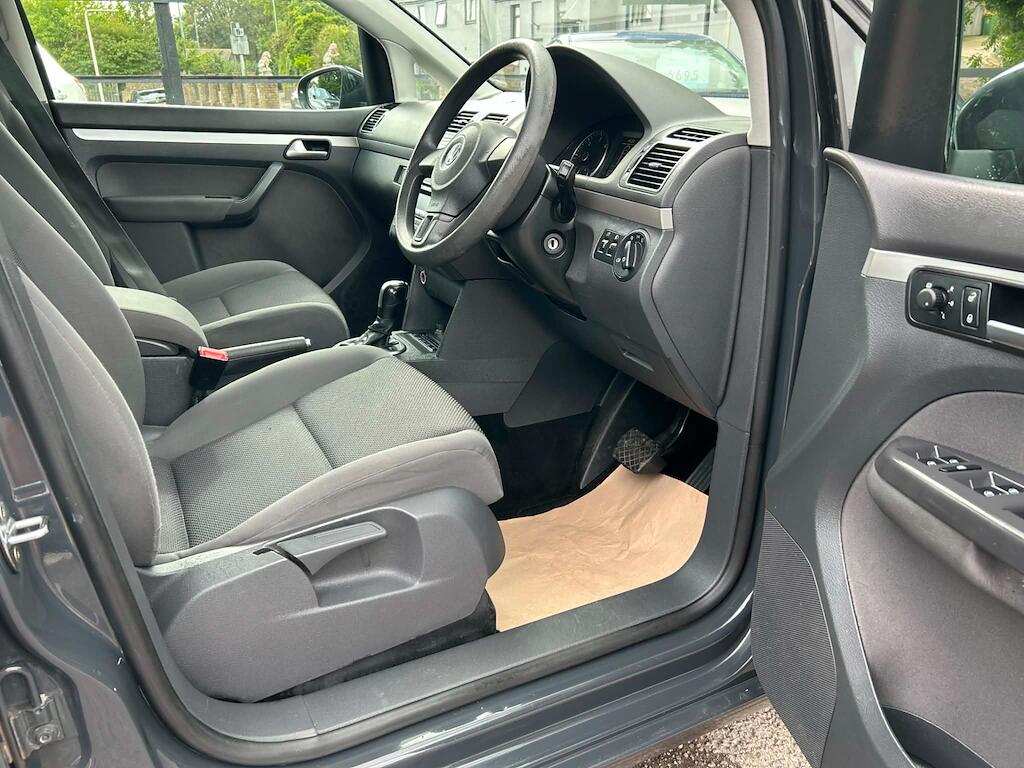 Volkswagen Touran view 8