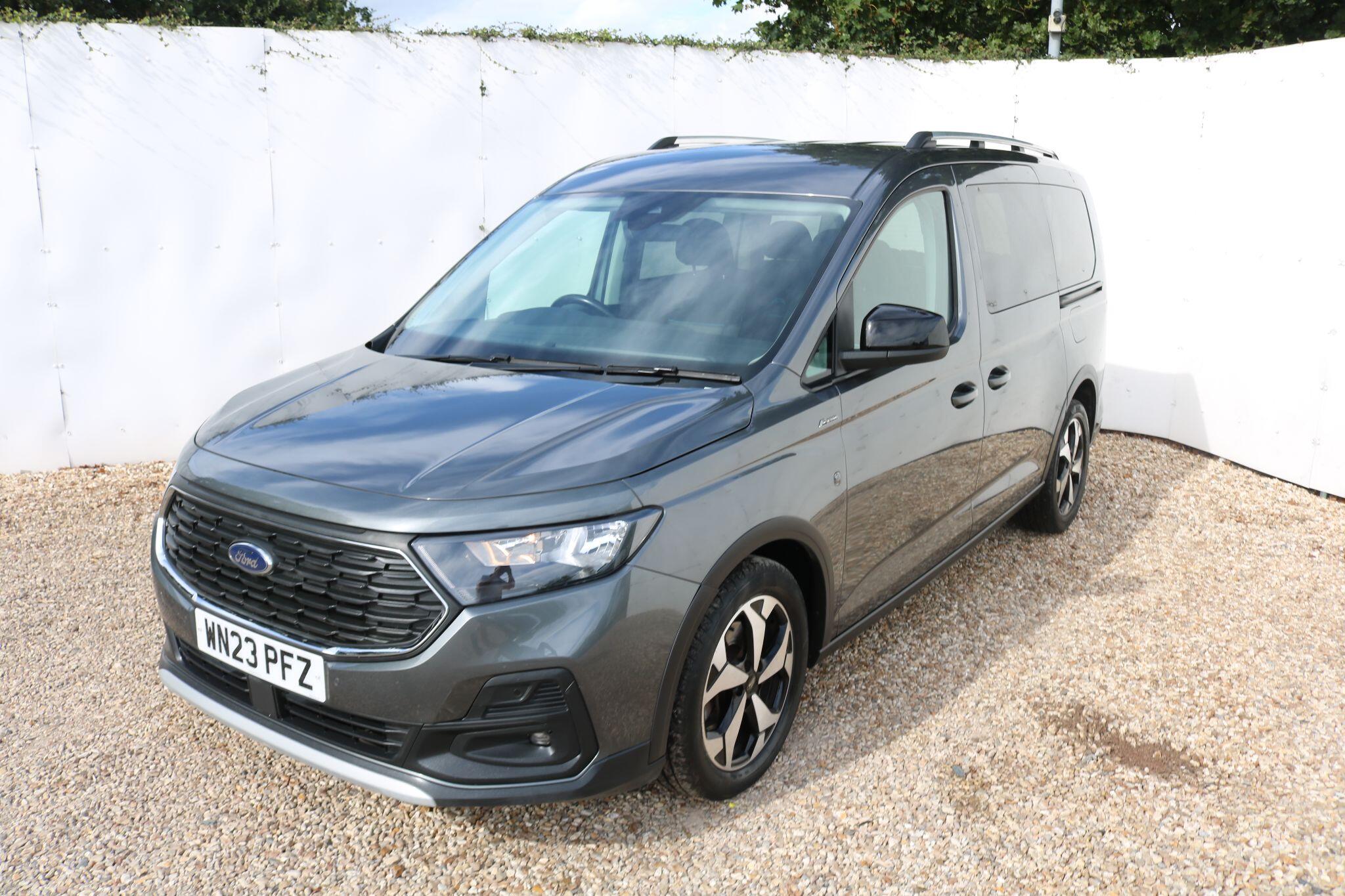 Ford Grand Tourneo Connect view 14
