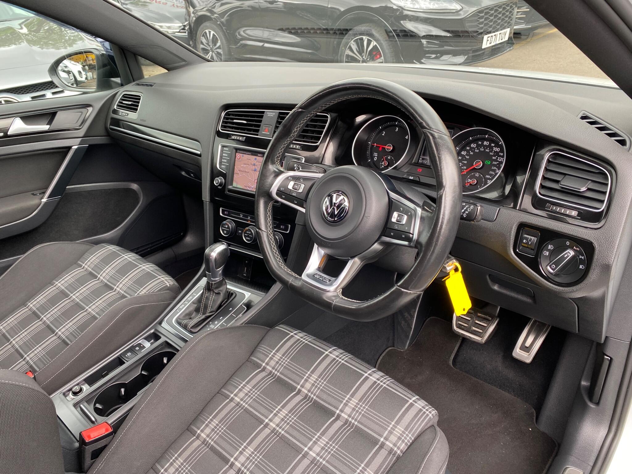 Volkswagen Golf view 18