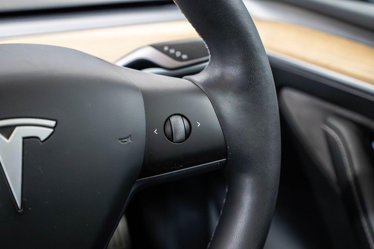 Tesla Model Y view 28