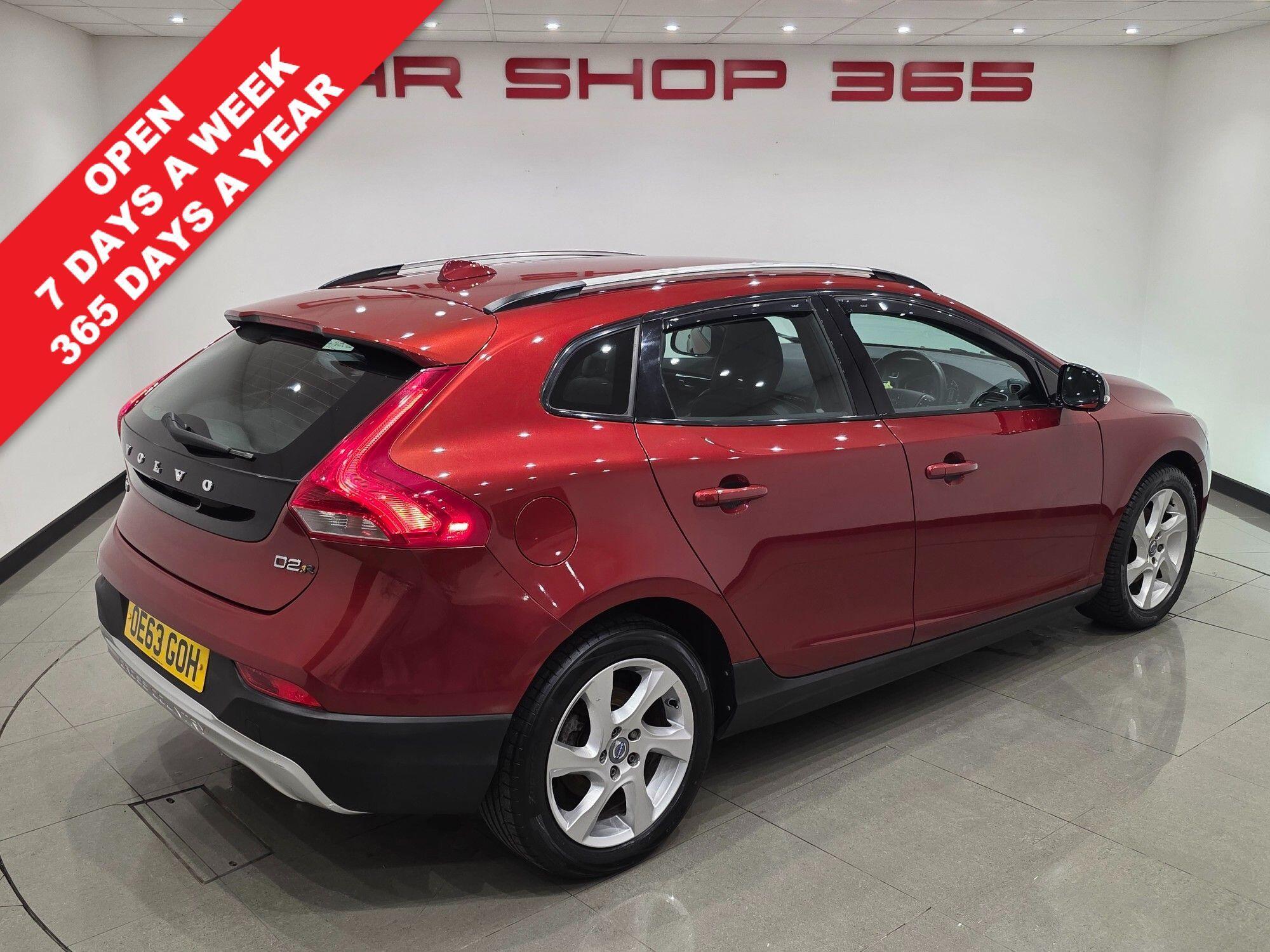 Volvo V40 Cross Country view 4