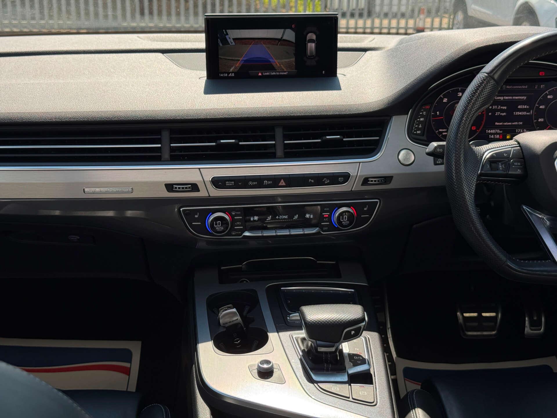Audi Q7 view 52