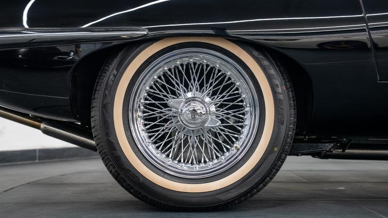 Jaguar E-Type view 13