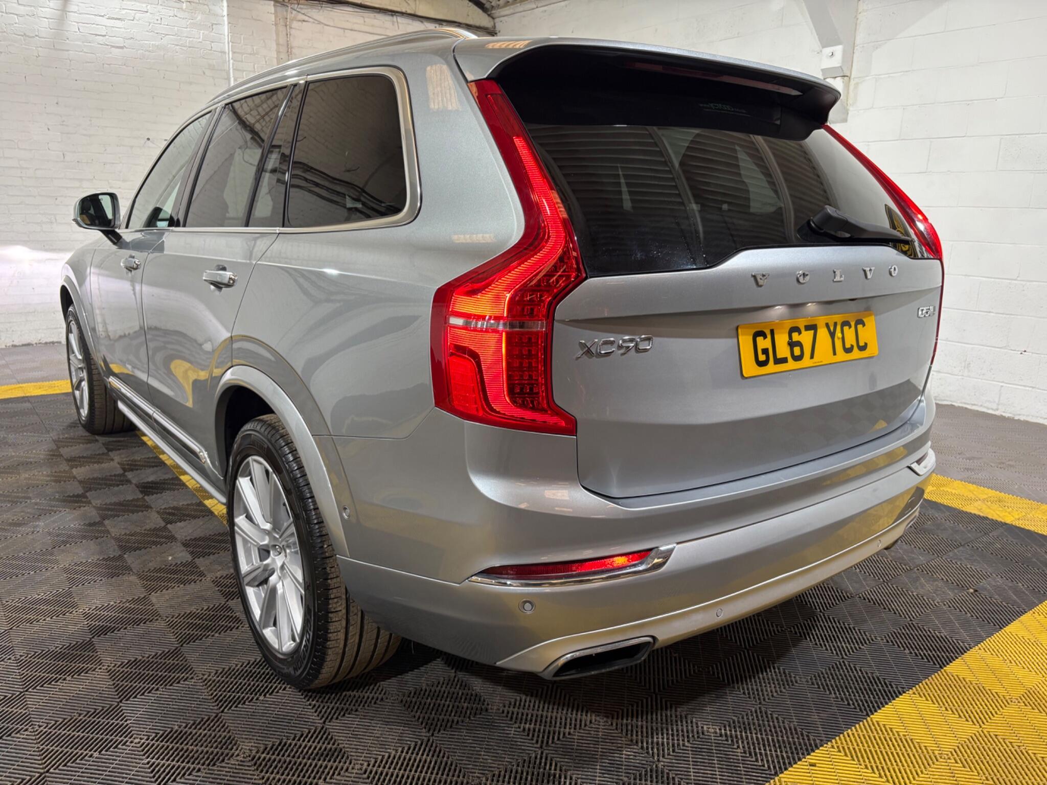 Volvo XC90 view 2