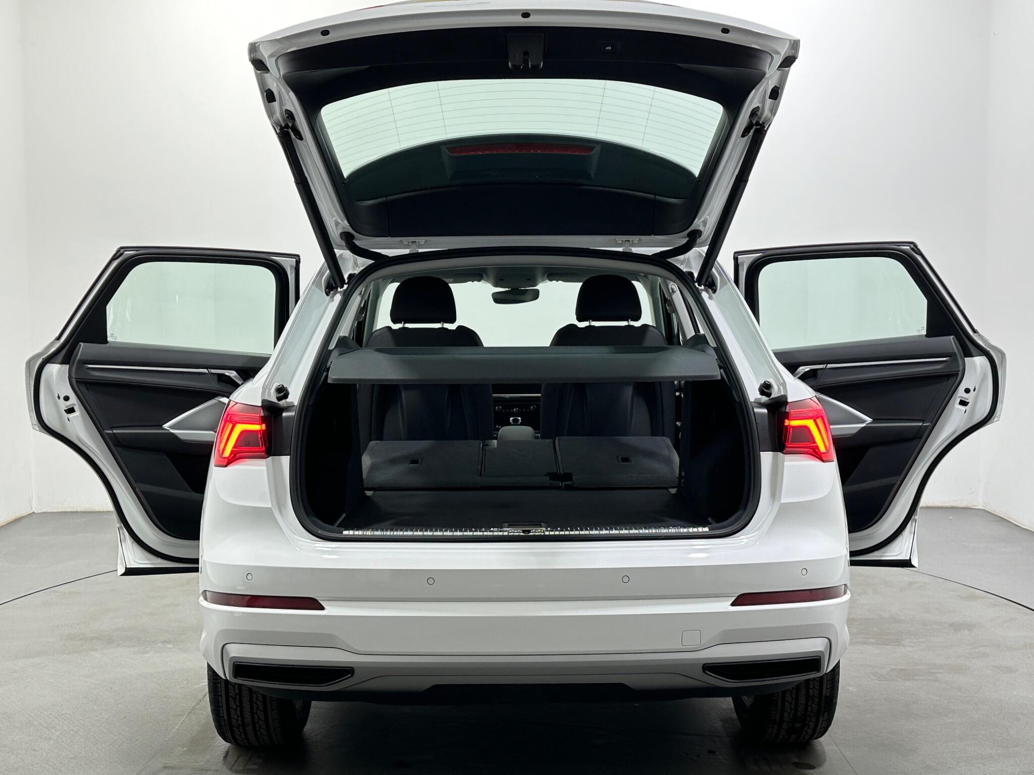 Audi Q3 view 43