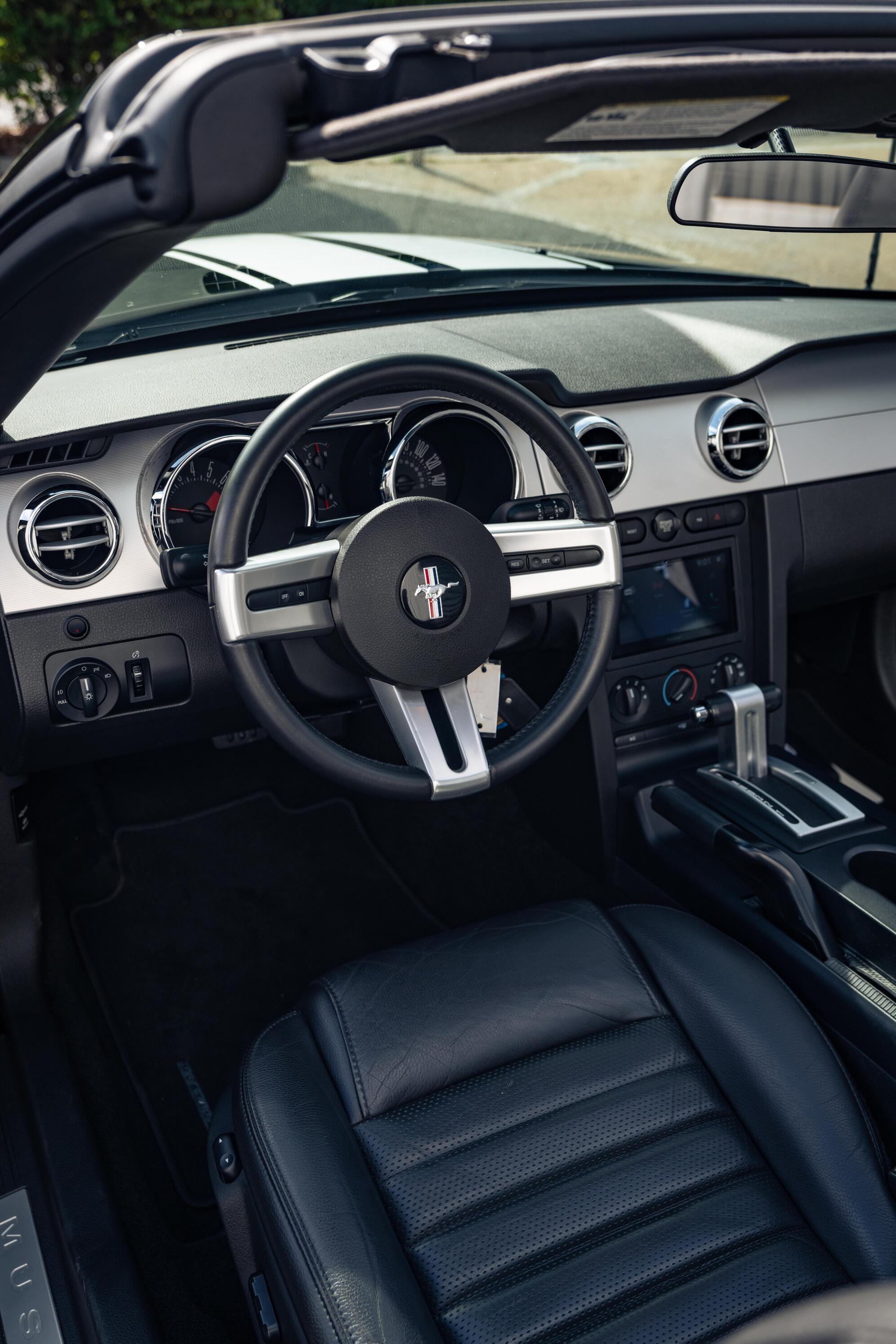 Ford Mustang view 3