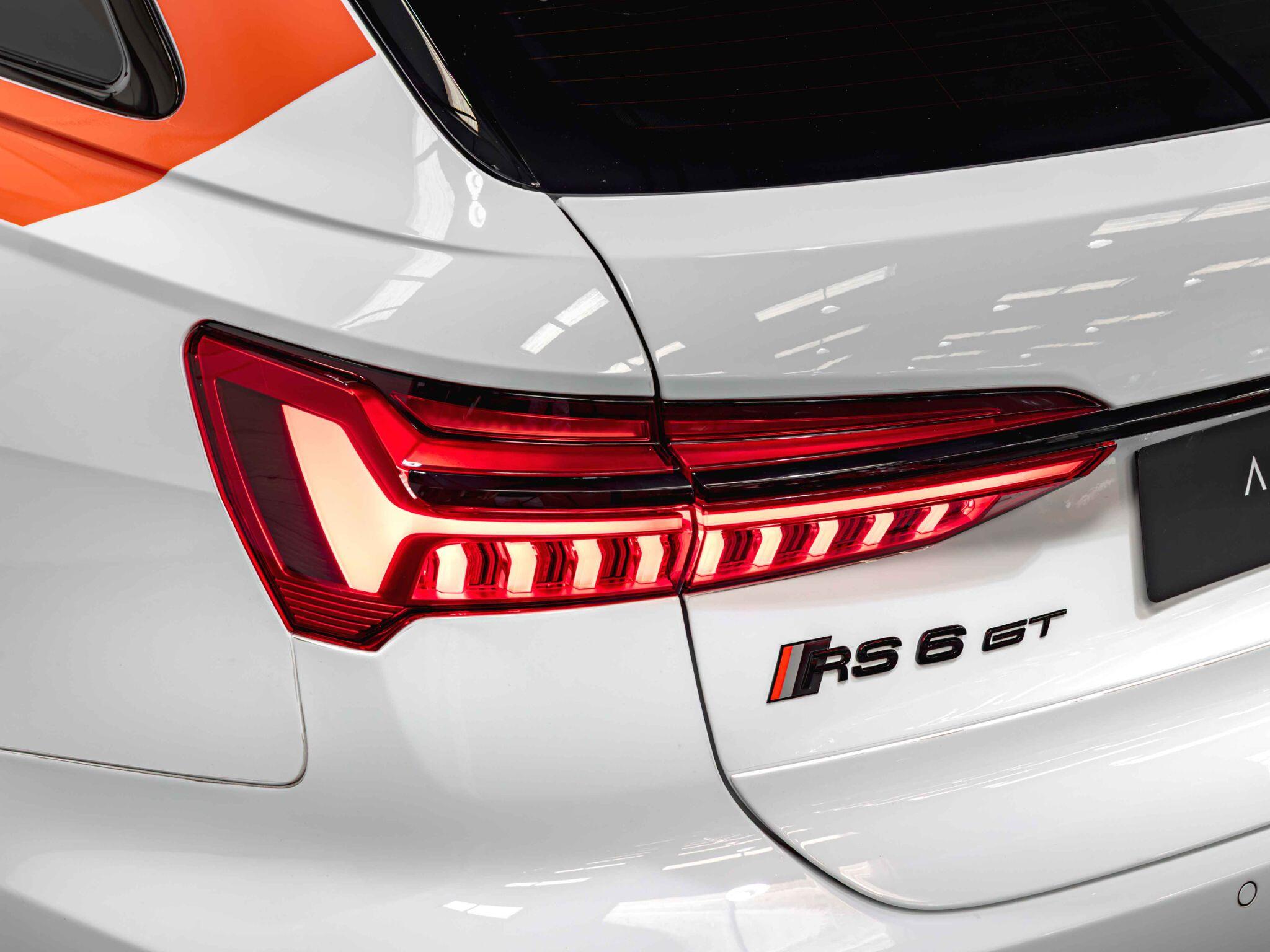 Audi RS6 Avant view 18