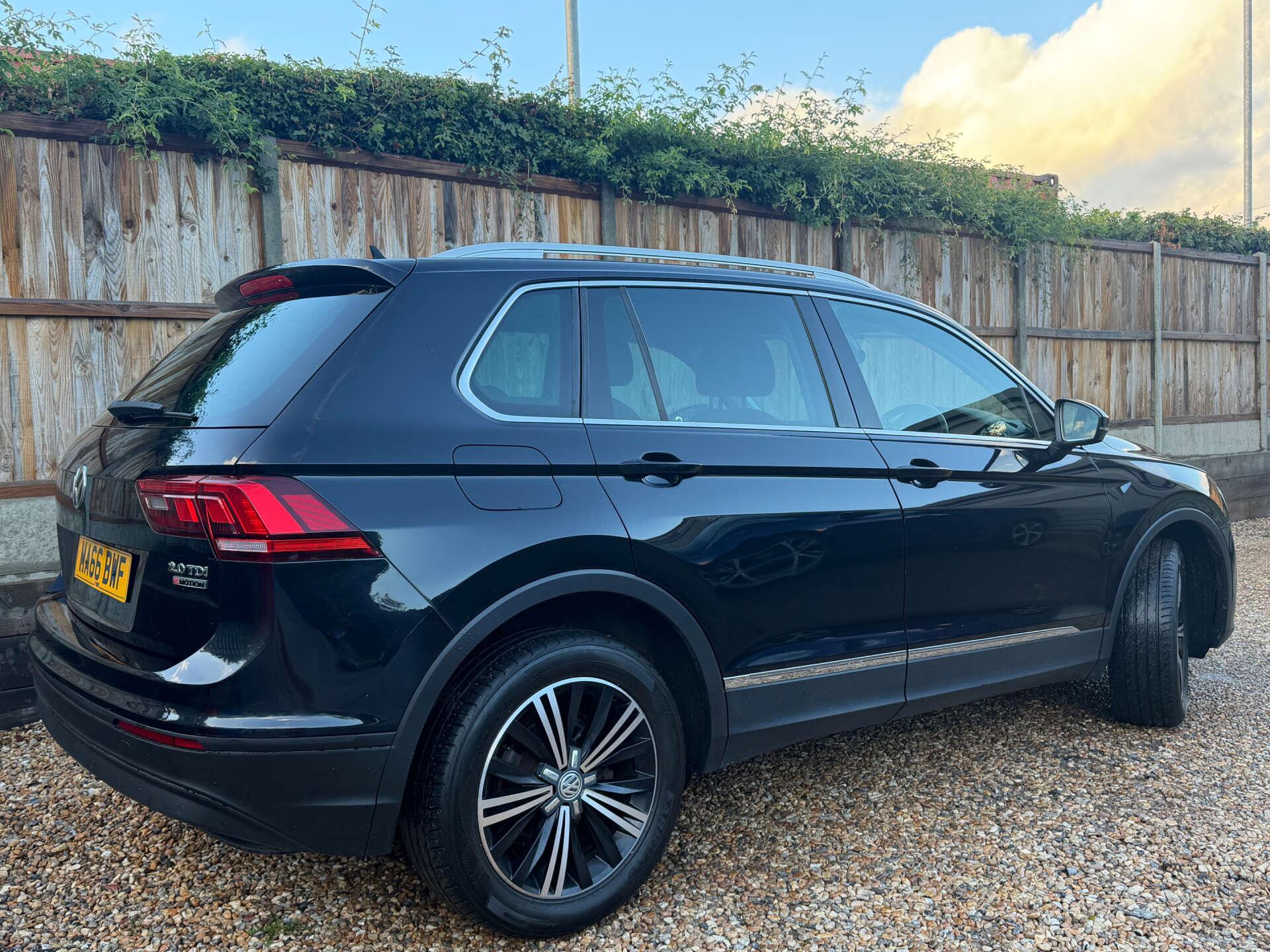 Volkswagen Tiguan view 12