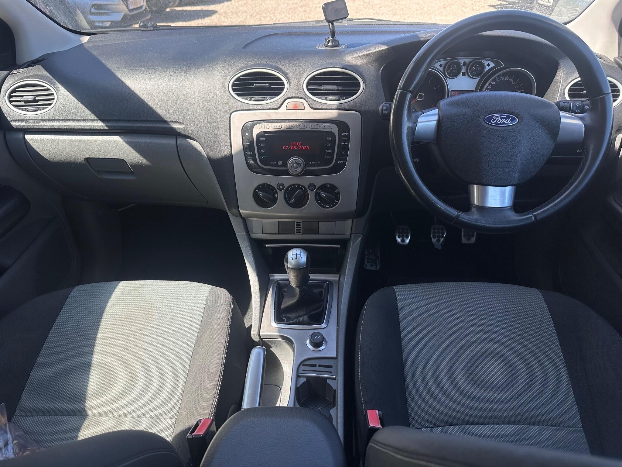 Ford Focus view 17